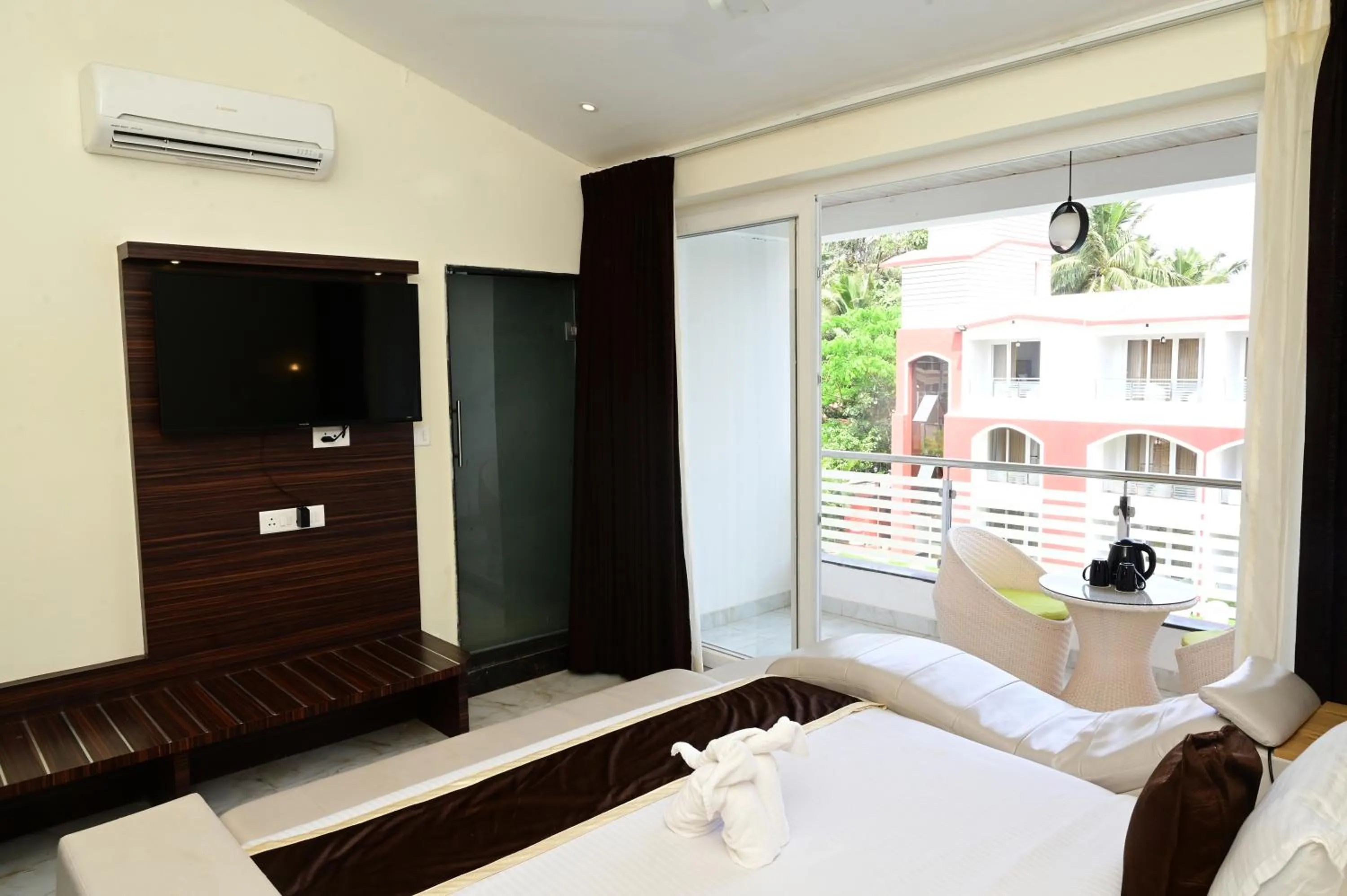 Bed in Shanti Solitaire, Arpora