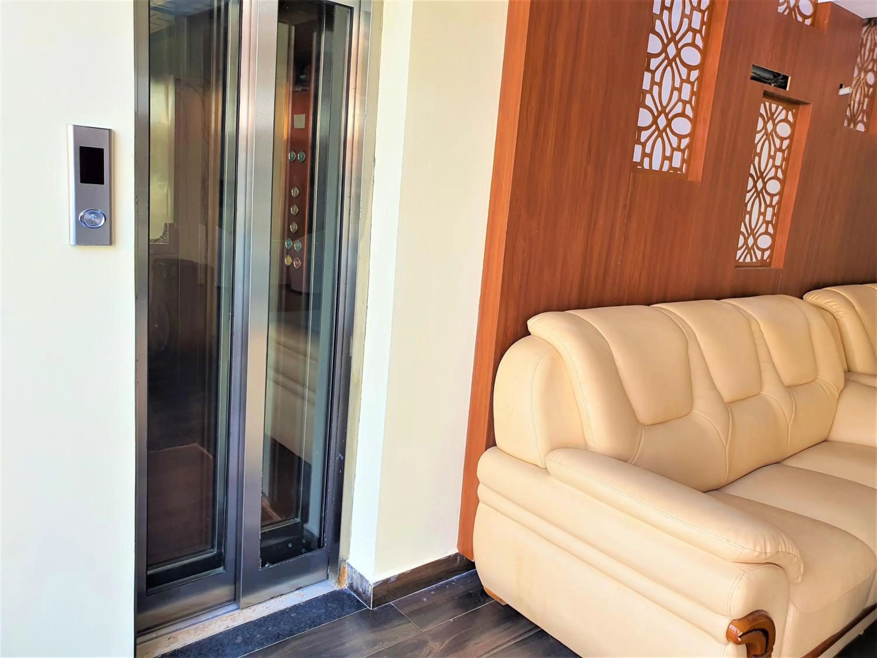 Living room in Shanti Solitaire, Arpora