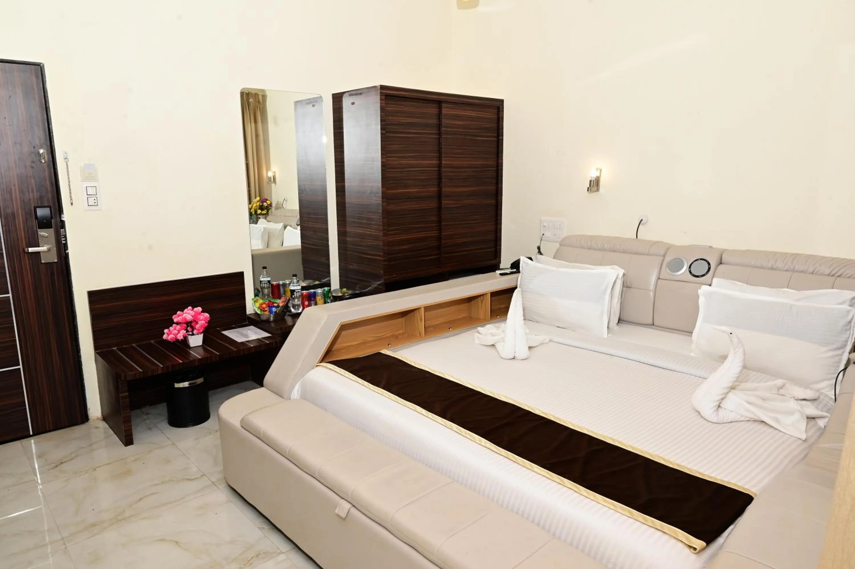Bed in Shanti Solitaire, Arpora