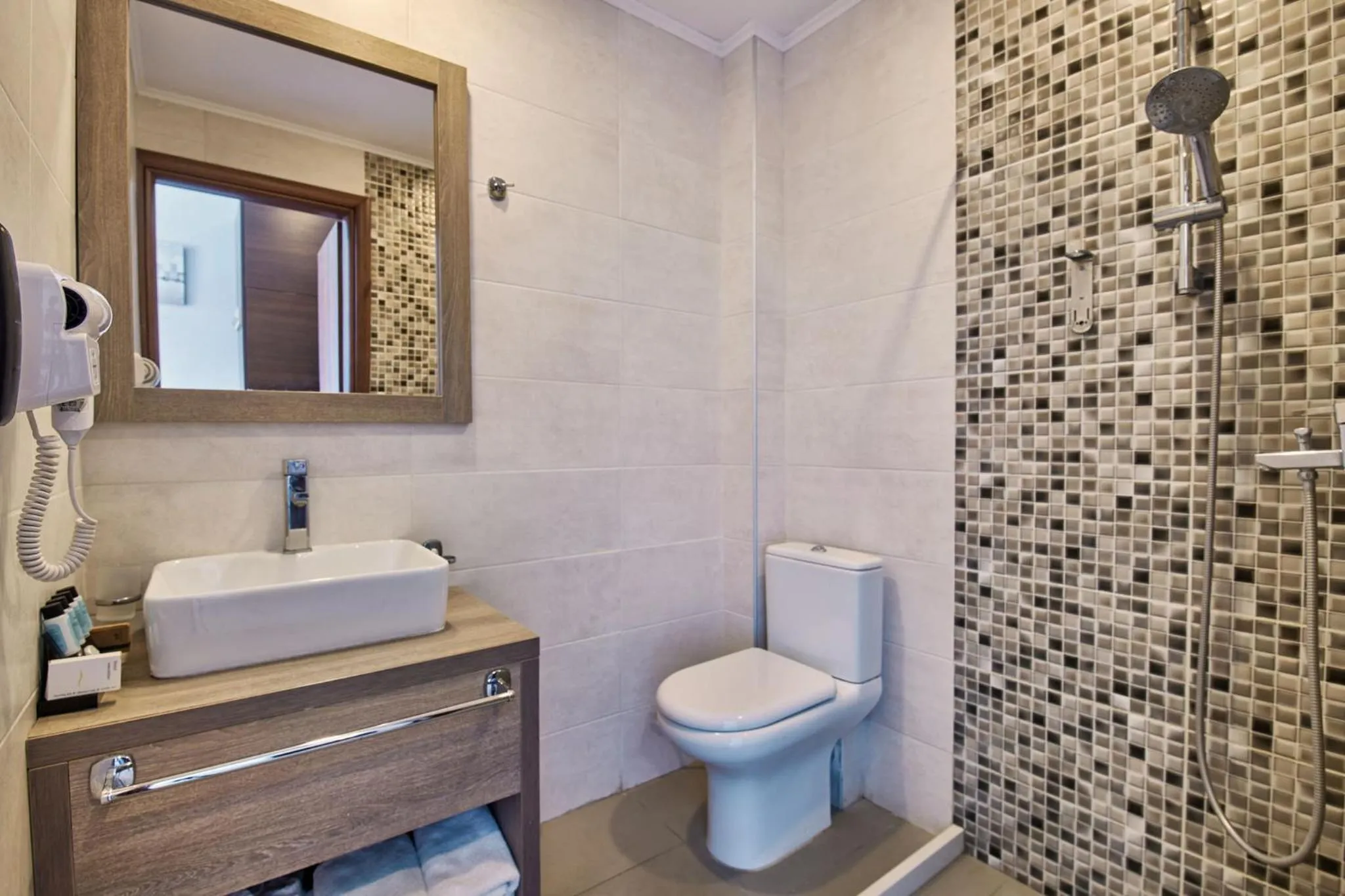 Shower in Tsilivi Beach Hotel Zakynthos