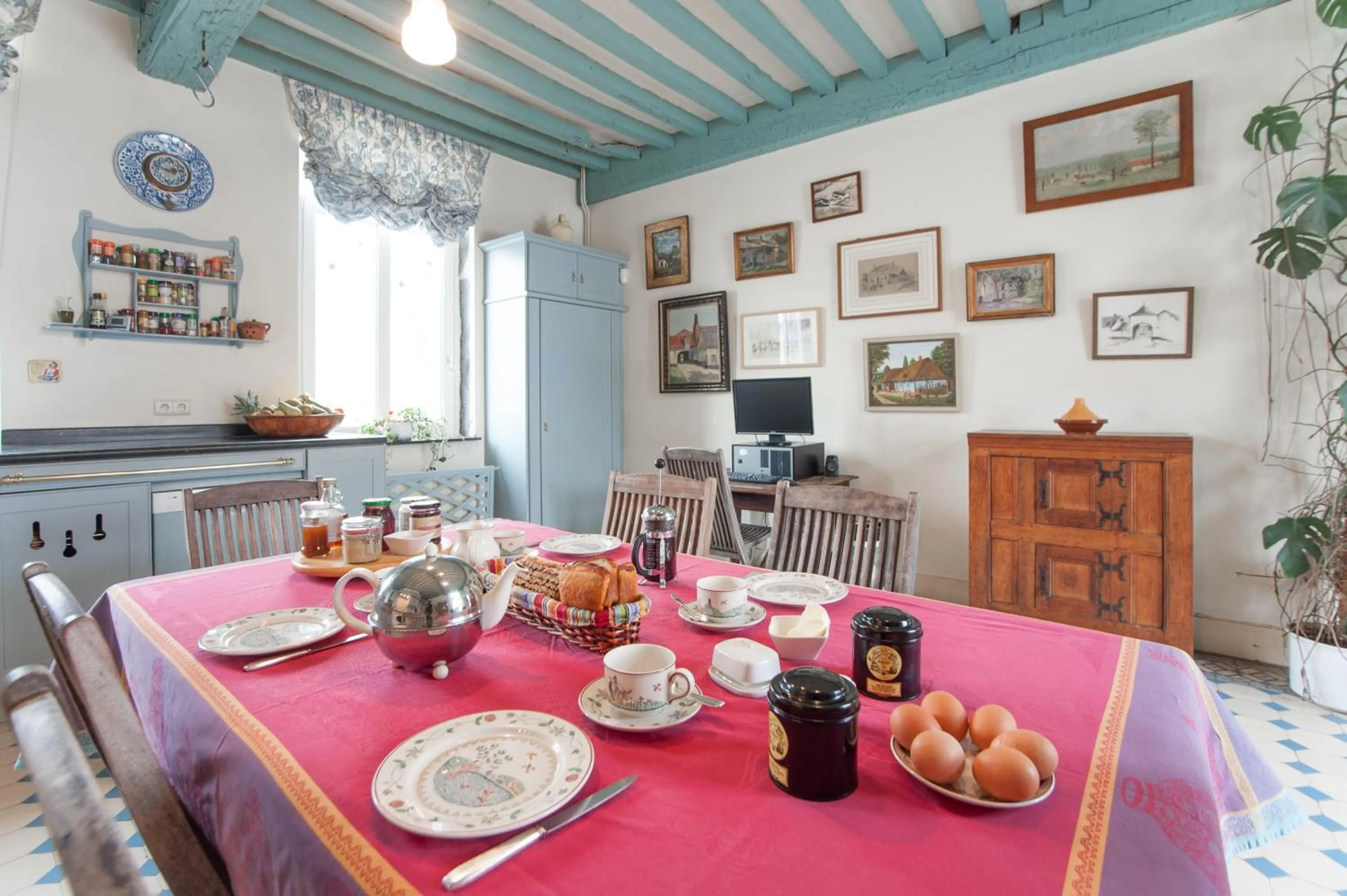 Kitchen or kitchenette in B&B Cense de la Tour