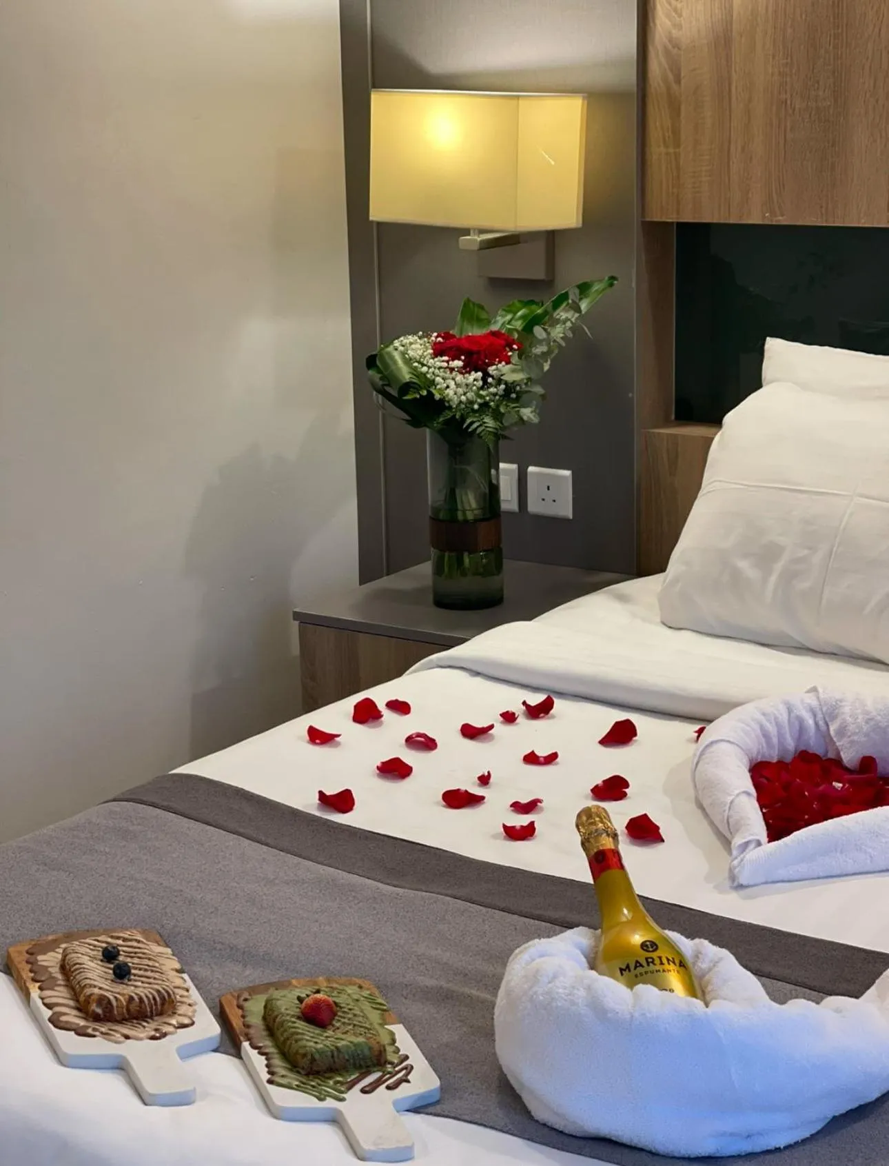 Photo of the whole room, Bed in Laten Suites Prince Sultan