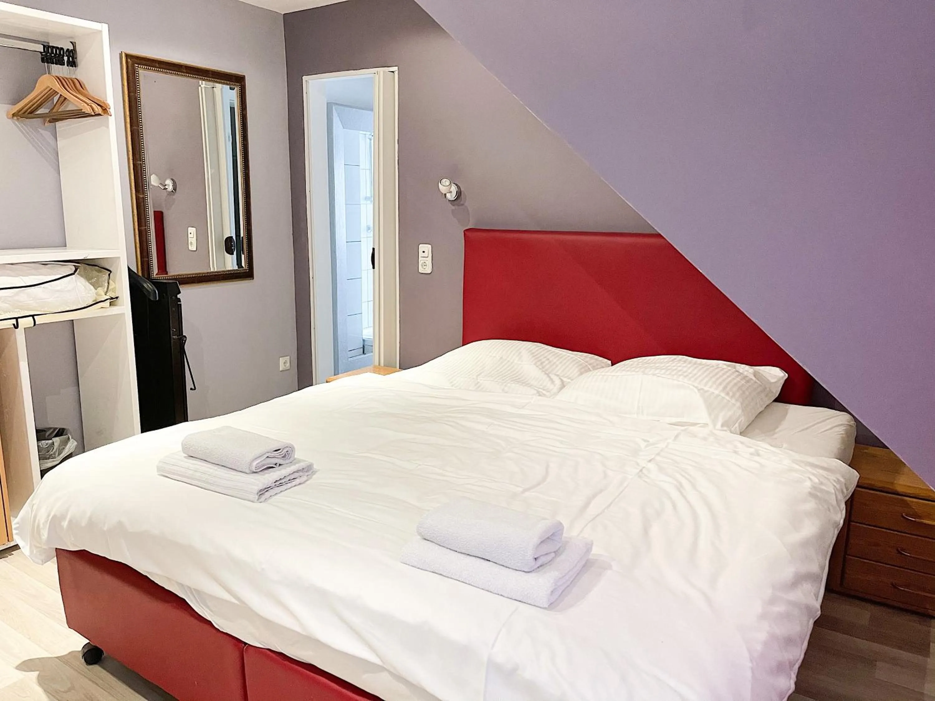 bunk bed, Bed in Glashütten Hotel