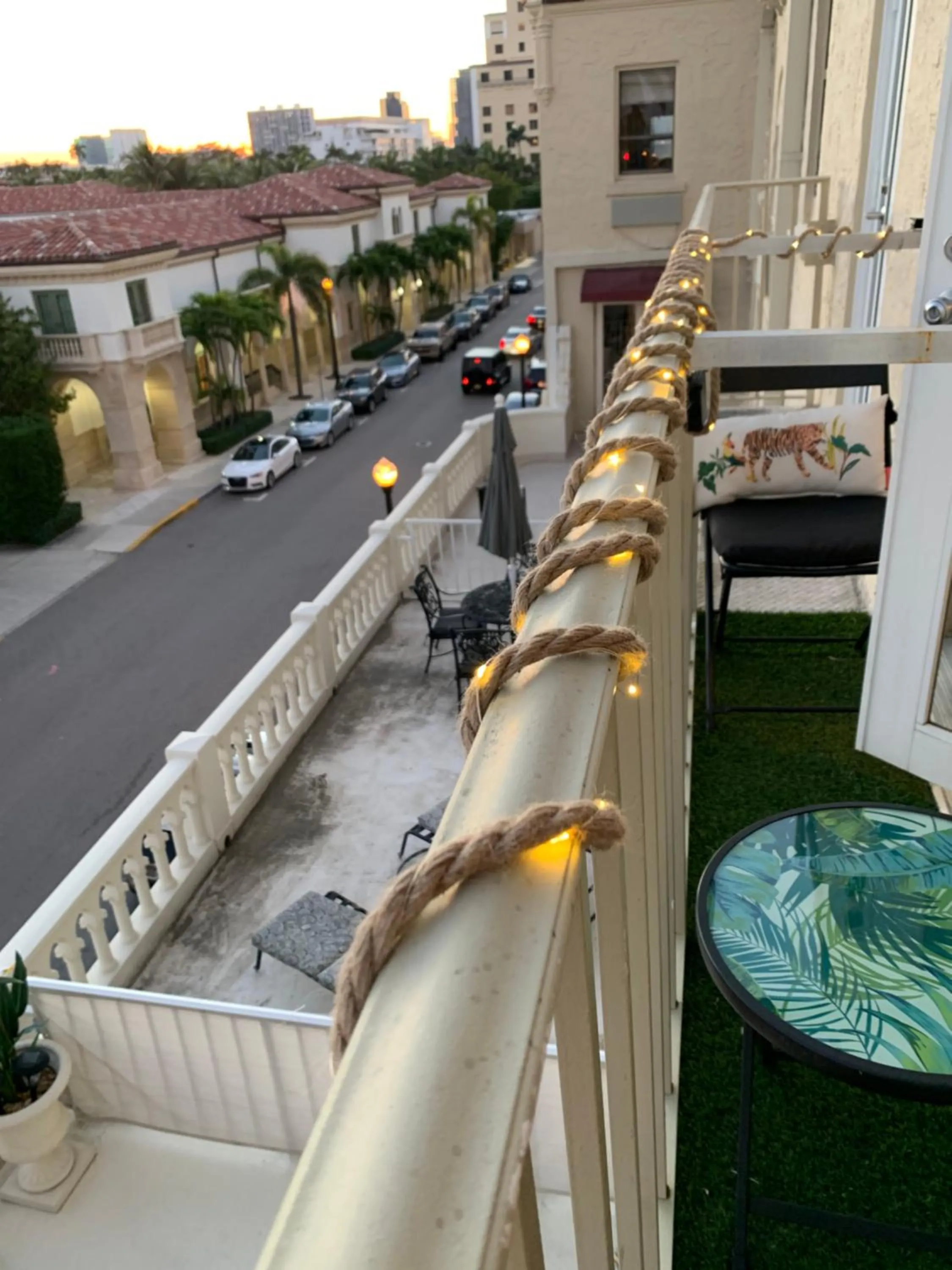 Palm Beach Hotel with Juliette Balconies! 2 blocks from beach! Historic Landmark