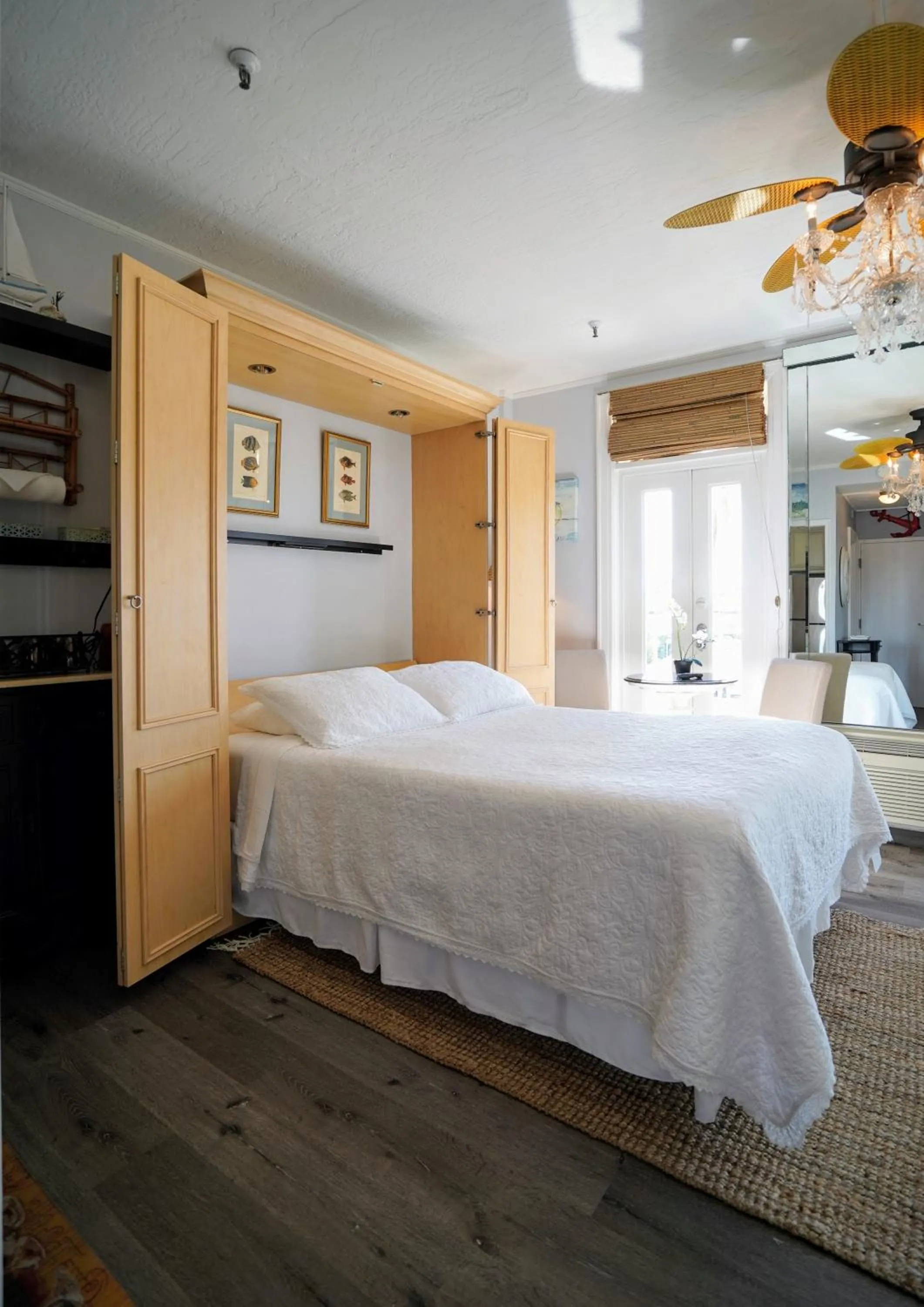 Bed in Palm Beach Hotel with Juliette Balconies! 2 blocks from beach! Historic Landmark