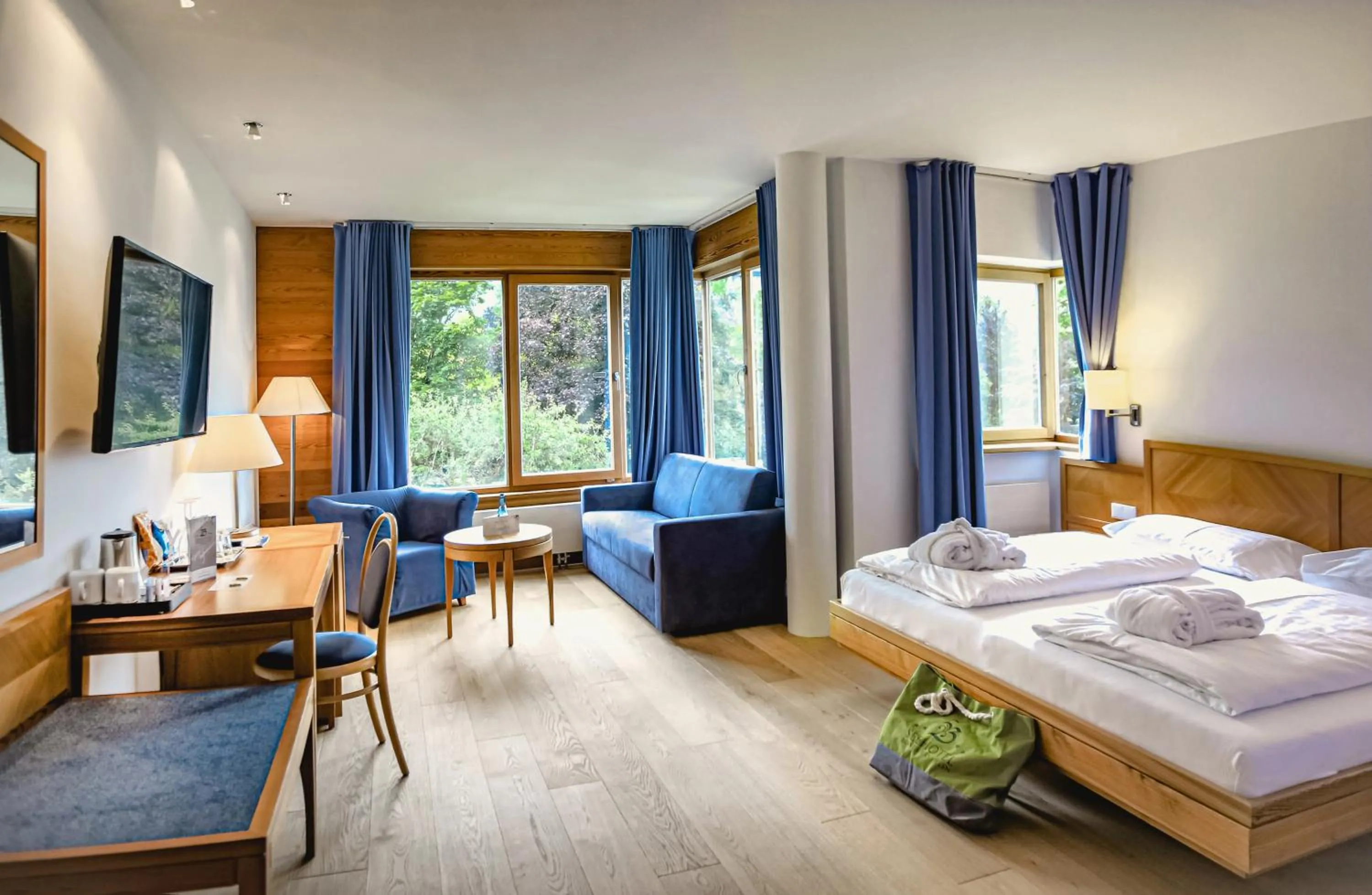 Photo of the whole room, Bed in Seehotel Brandauer's Villen