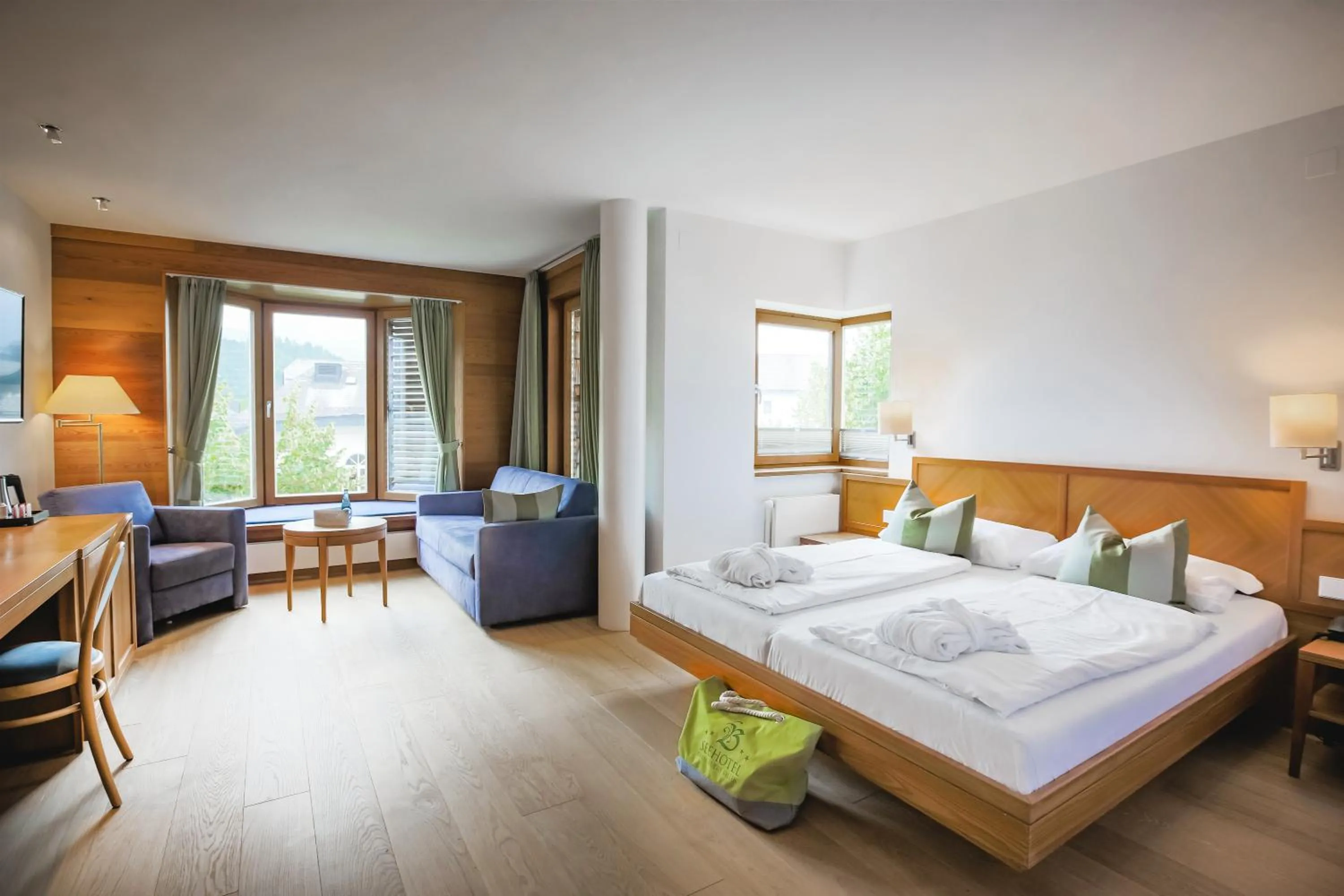 Photo of the whole room, Bed in Seehotel Brandauer's Villen