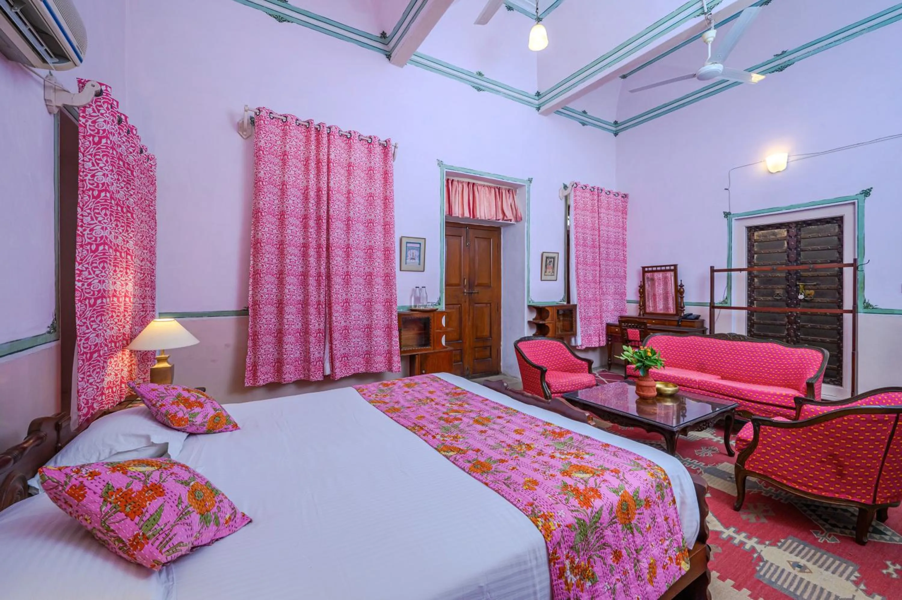 Bed in Neemrana's - Piramal Haveli