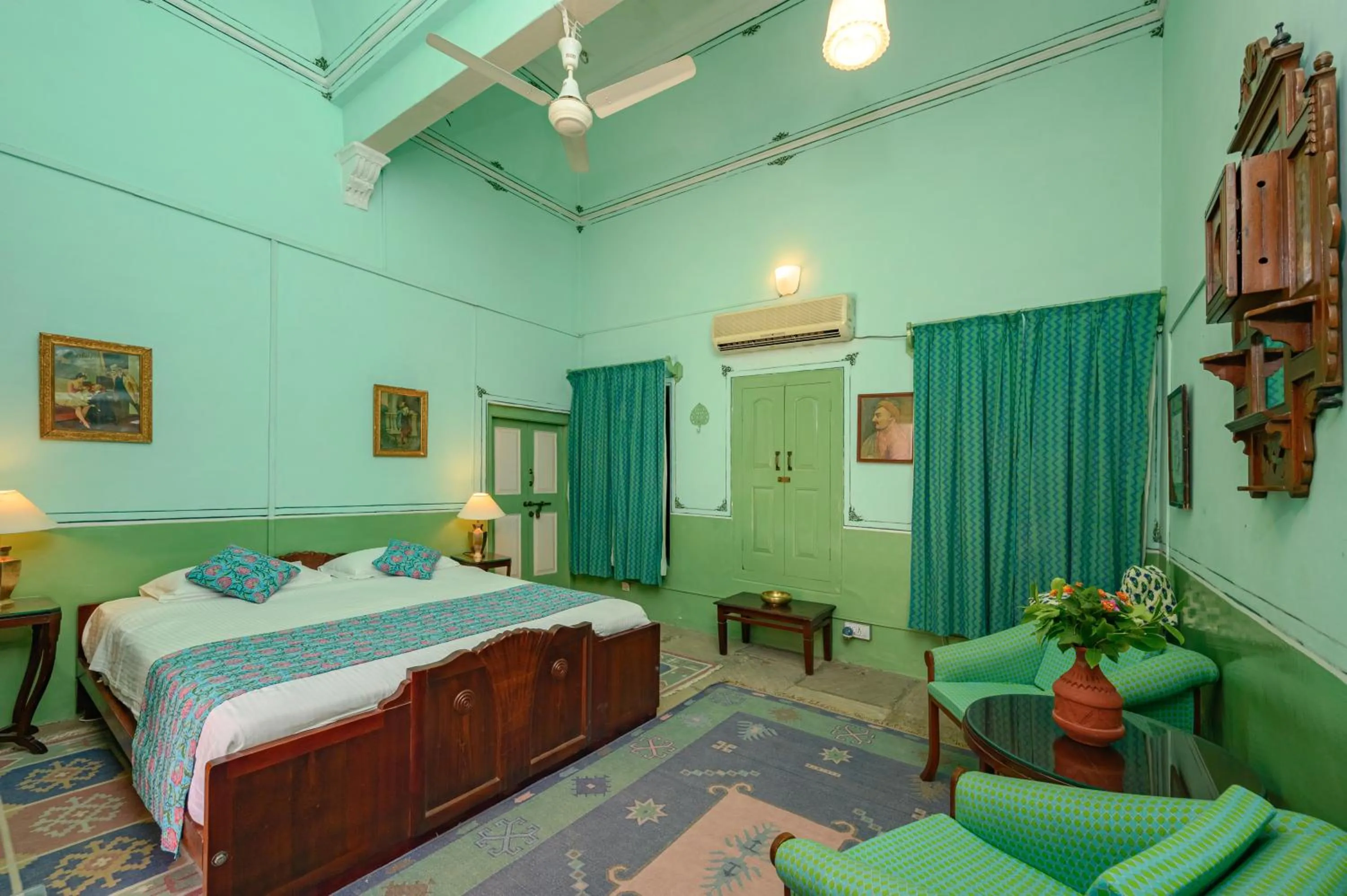 Bed in Neemrana's - Piramal Haveli