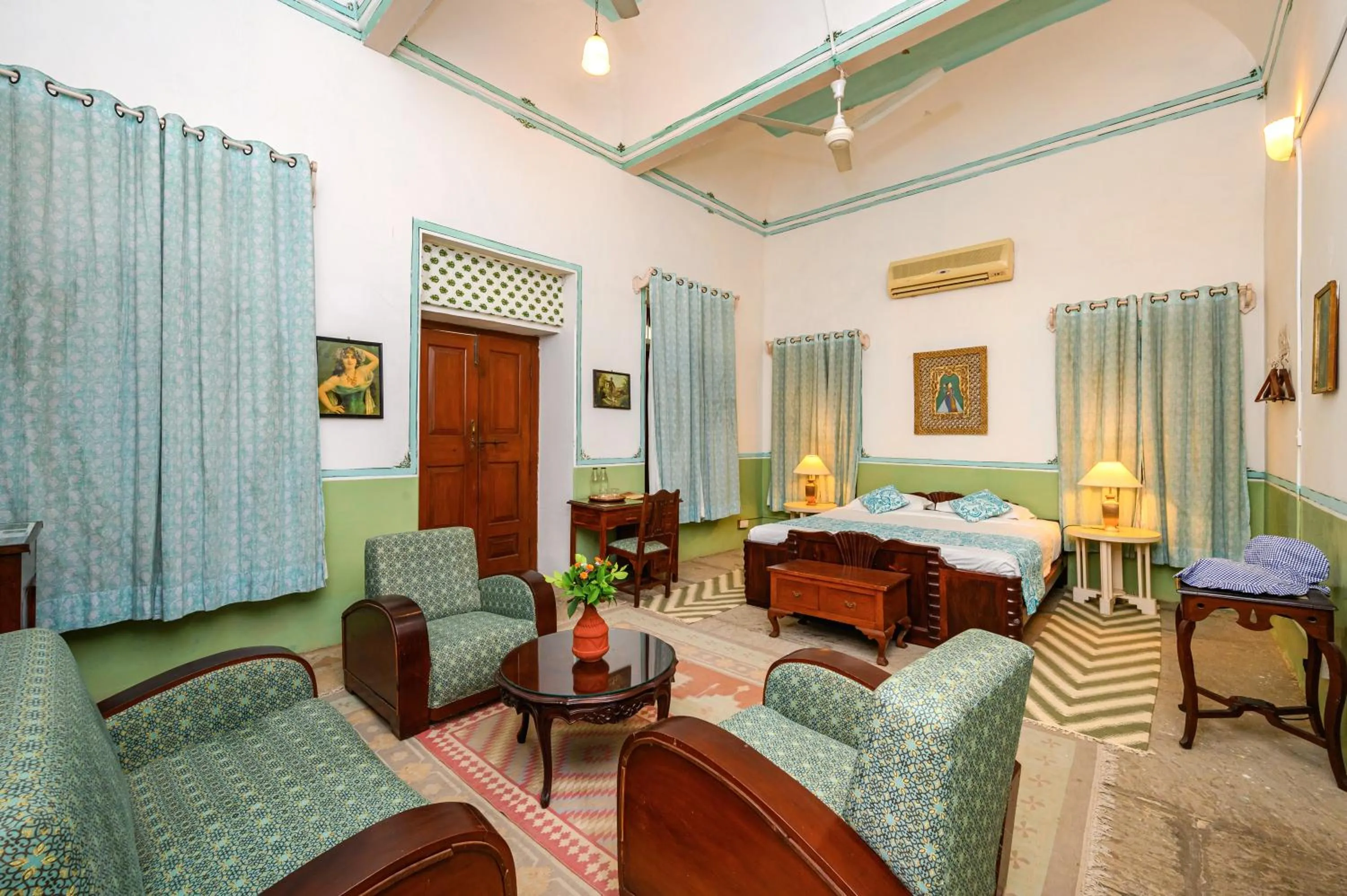 Living room in Neemrana's - Piramal Haveli