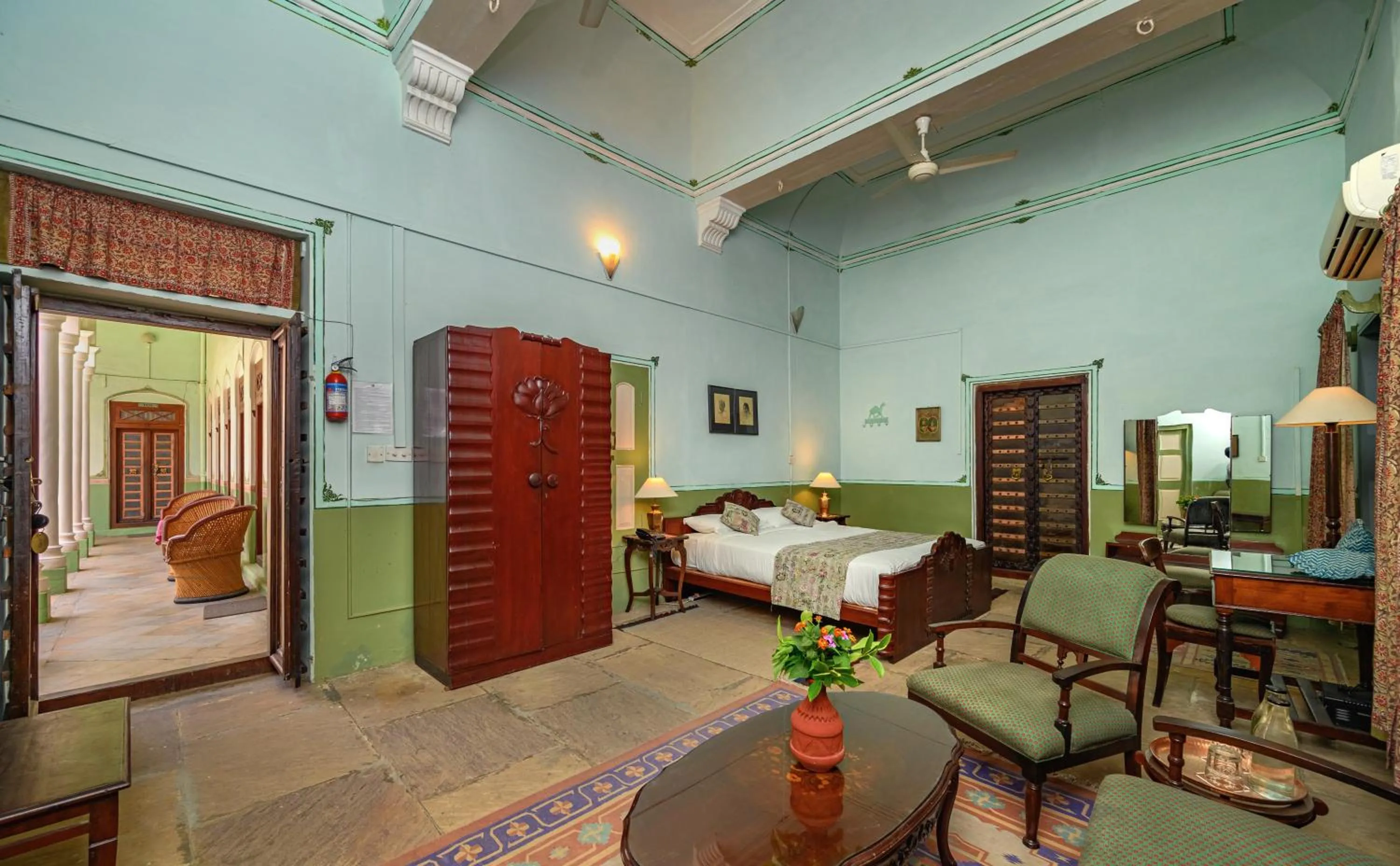 Bed in Neemrana's - Piramal Haveli