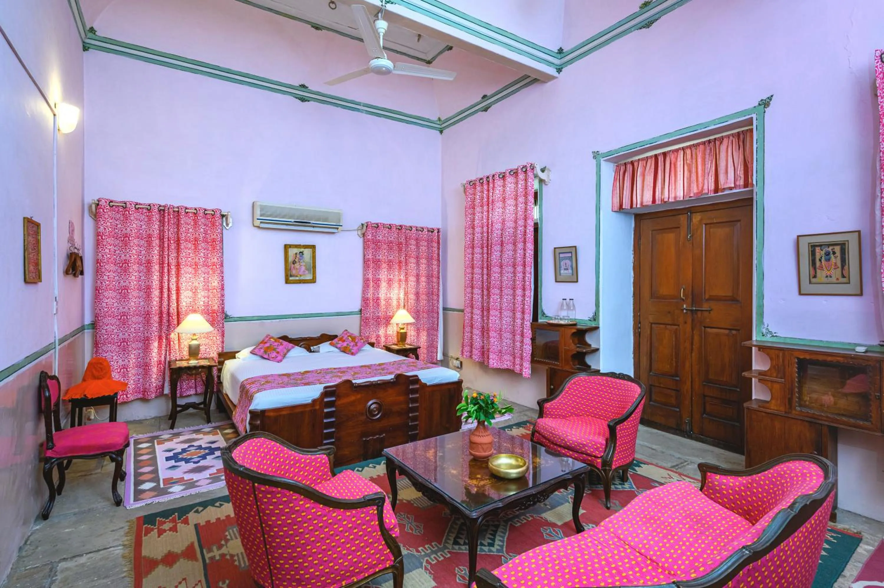 Bed in Neemrana's - Piramal Haveli