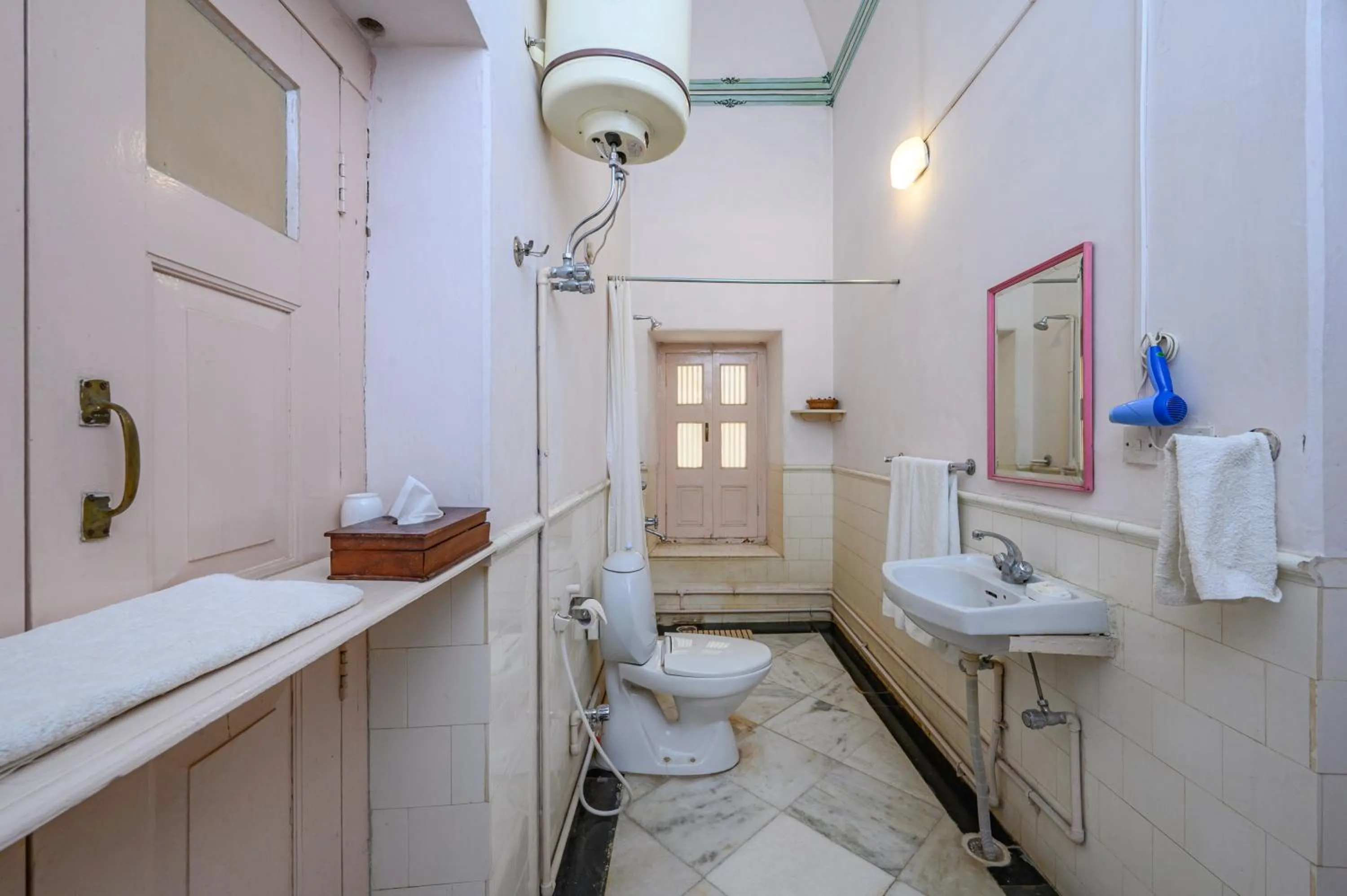Shower in Neemrana's - Piramal Haveli