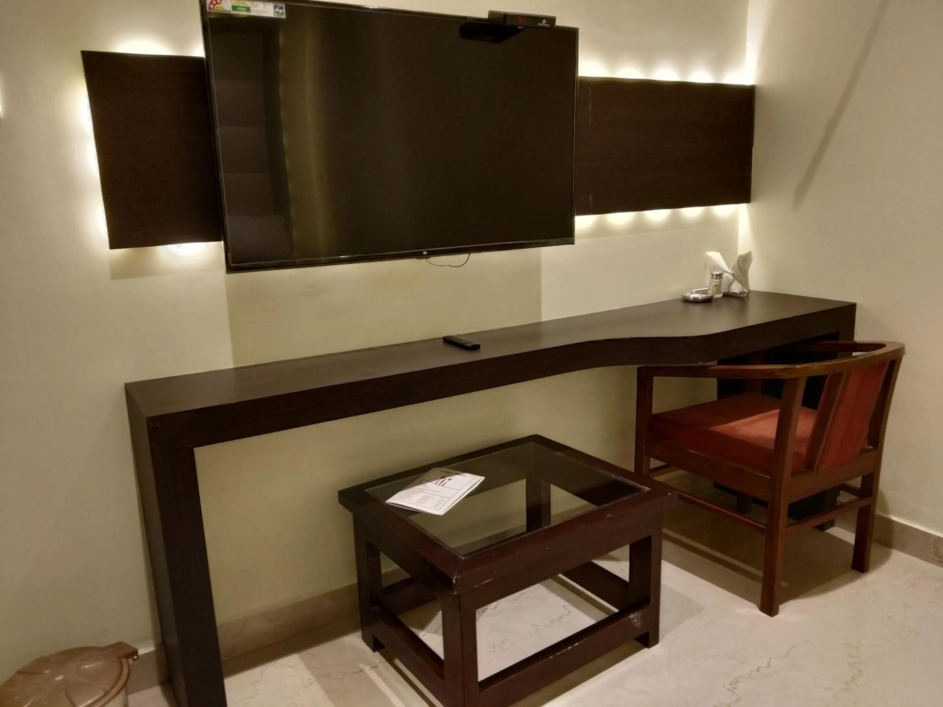 Communal lounge/ TV room in Hotel Star Inn