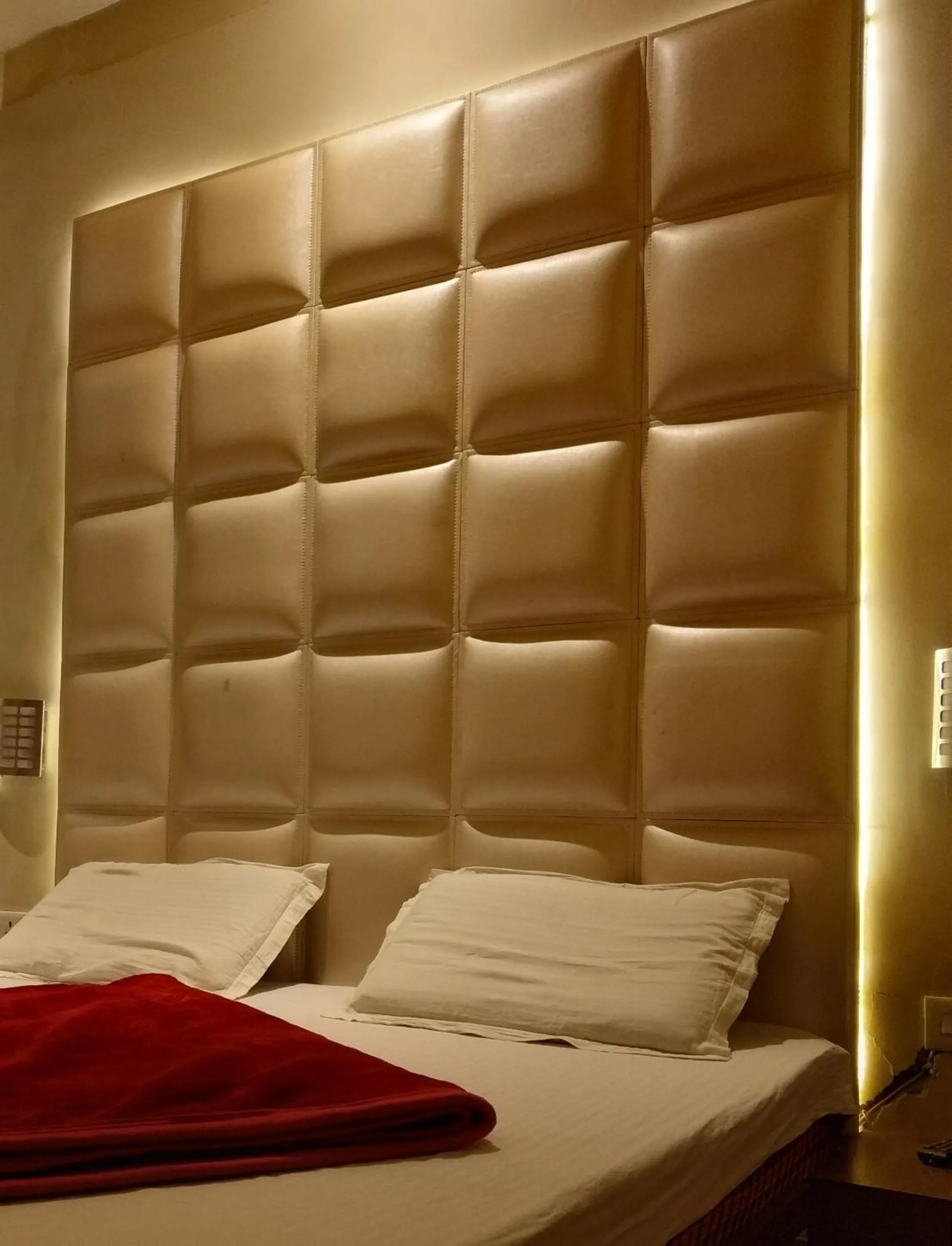 Staff, Bed in Hotel Star Inn