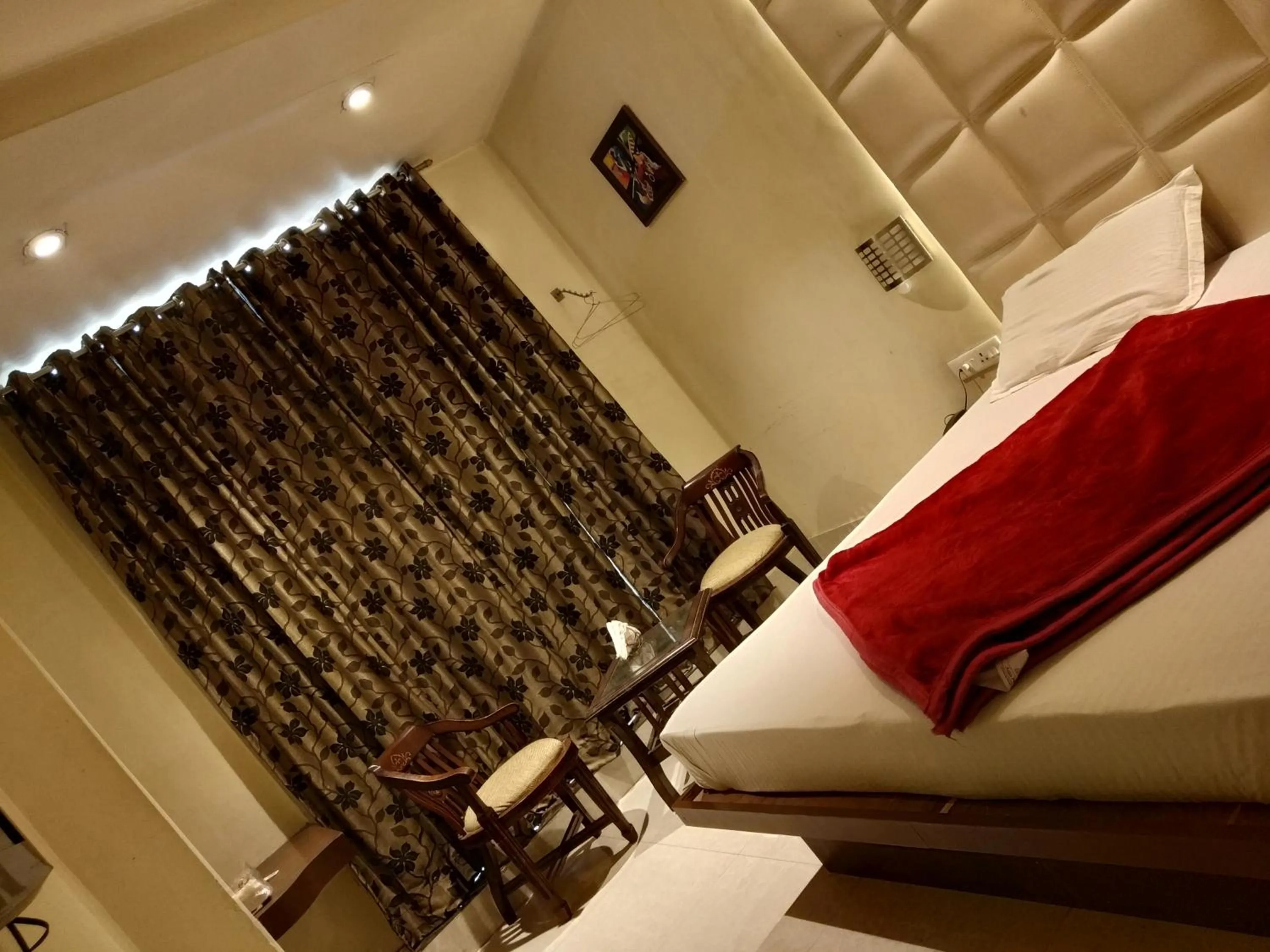 Photo of the whole room, Bed in Hotel Star Inn