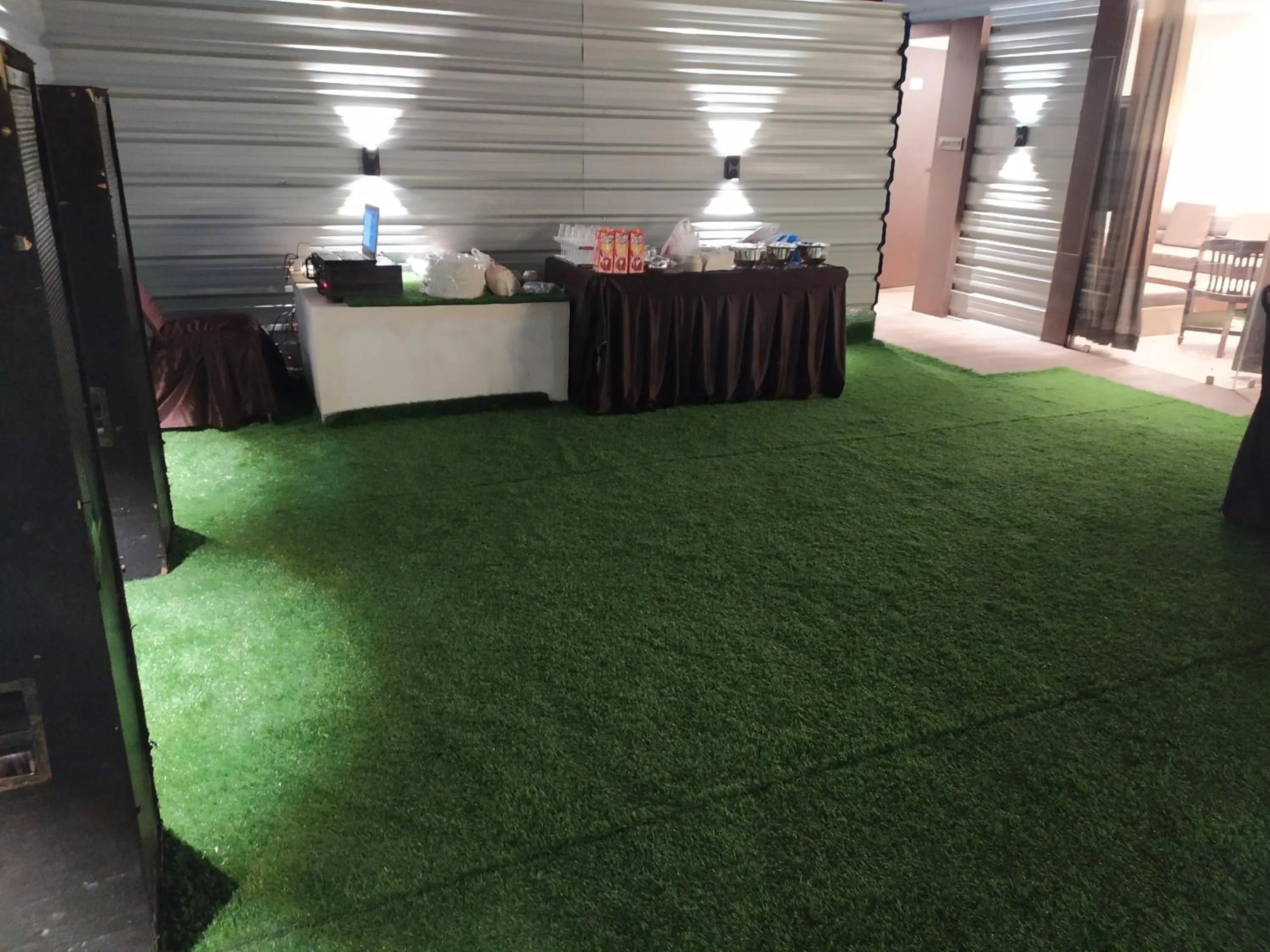 Restaurant/places to eat in Hotel Star Inn