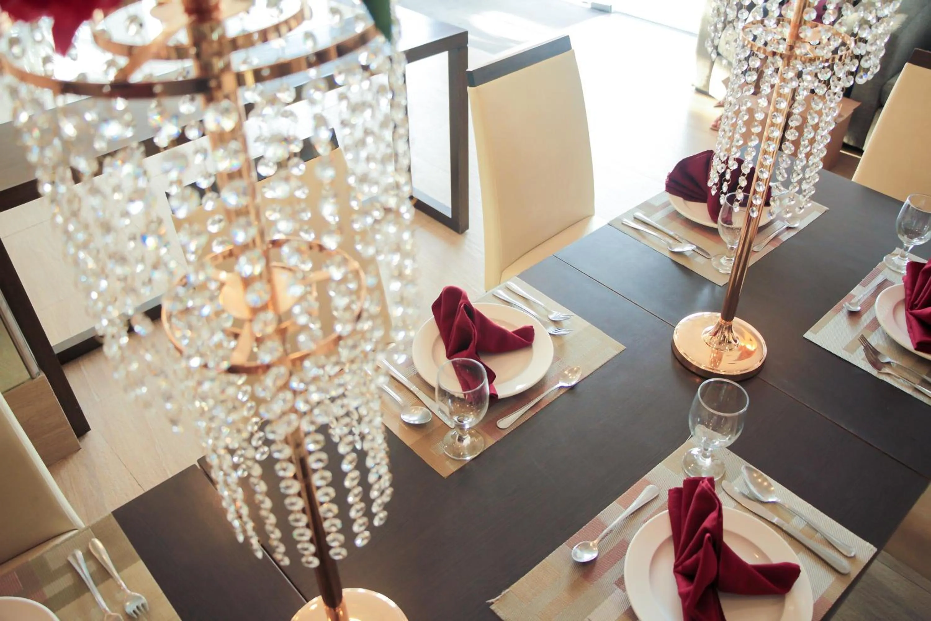 Restaurant/places to eat in Casablanca Suites Near Airport