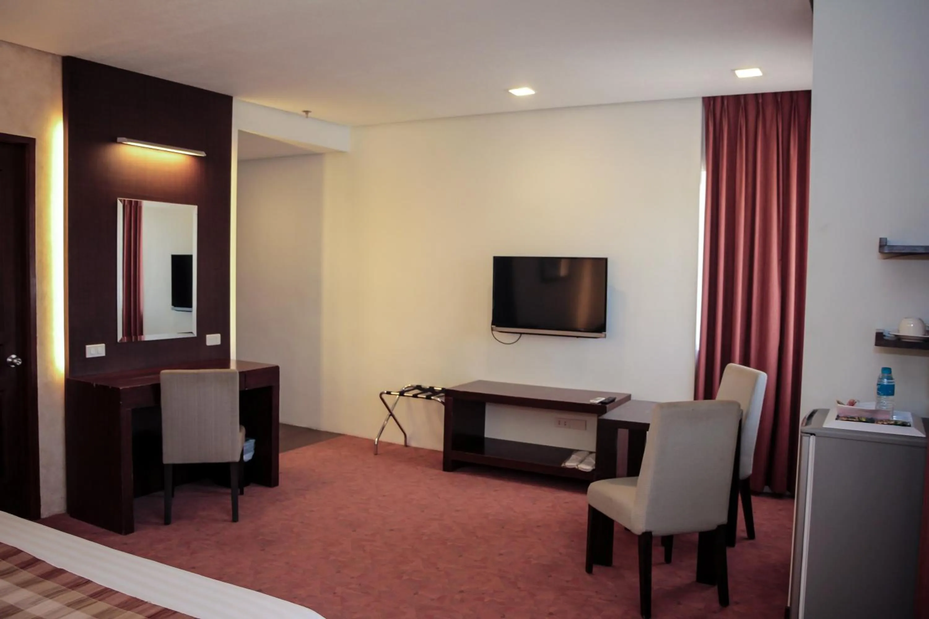 TV and multimedia in Casablanca Suites Near Airport