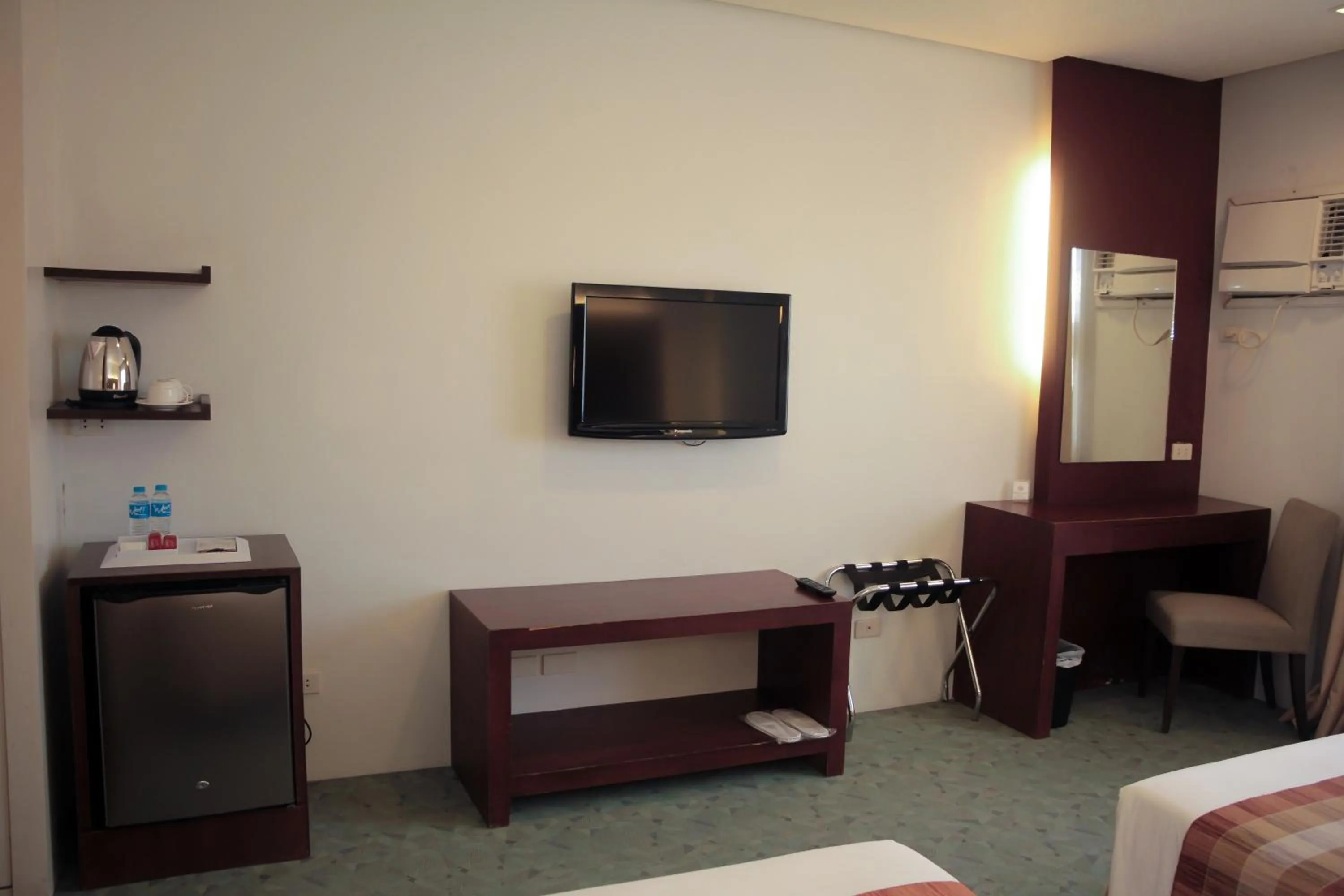 TV and multimedia, Bed in Casablanca Suites Near Airport