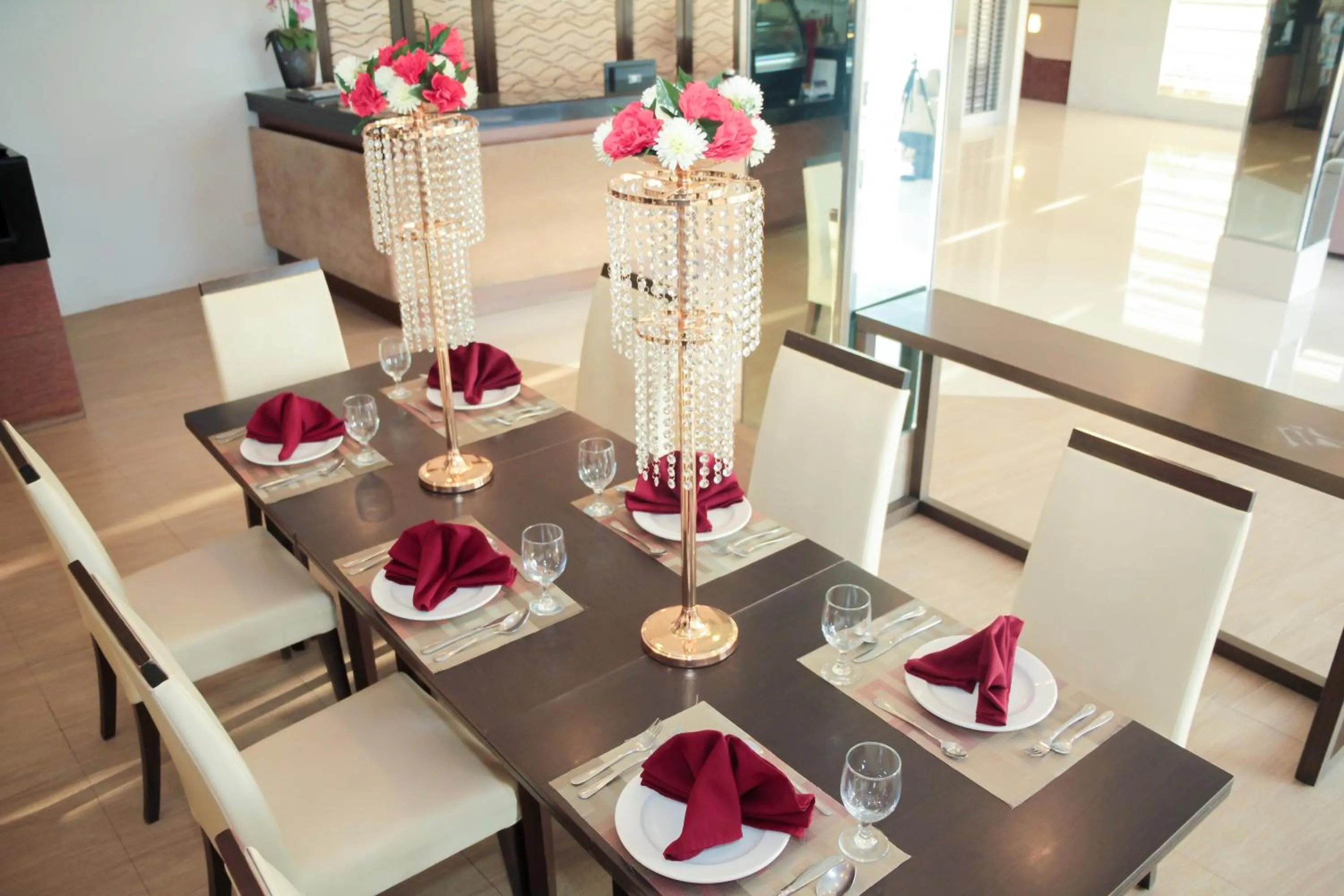 Restaurant/places to eat in Casablanca Suites Near Airport