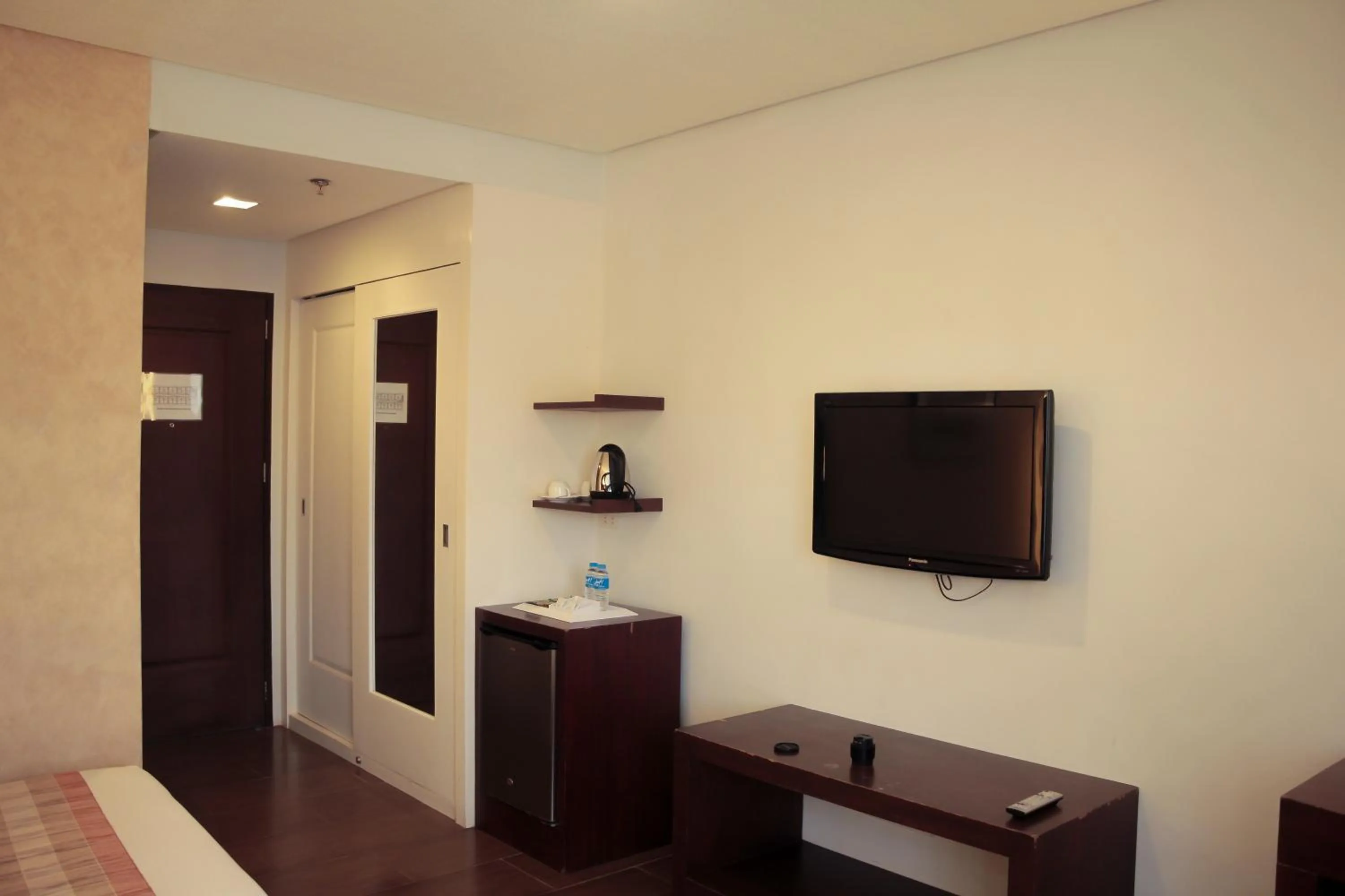 TV and multimedia in Casablanca Suites Near Airport