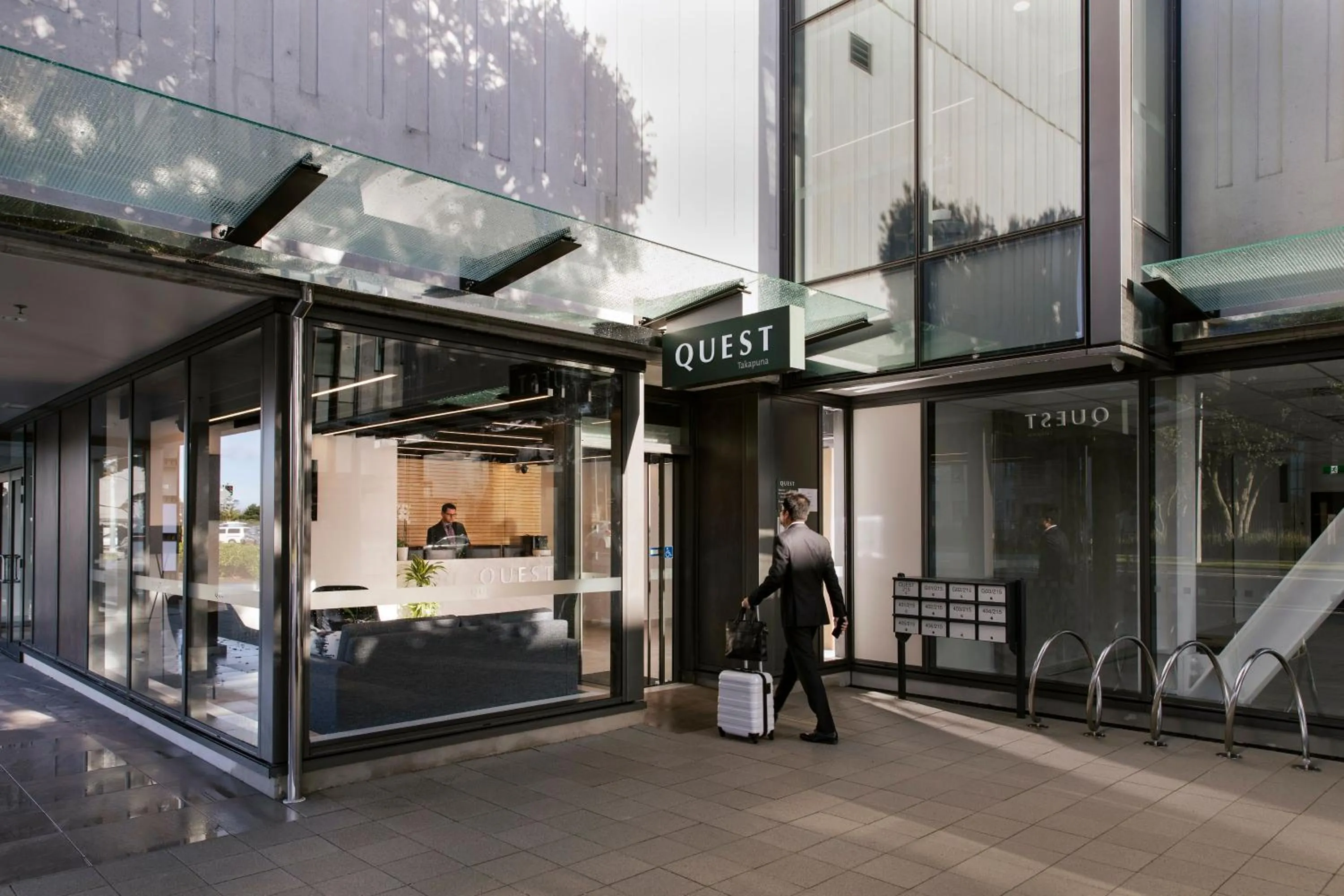 Facade/entrance in Quest Takapuna
