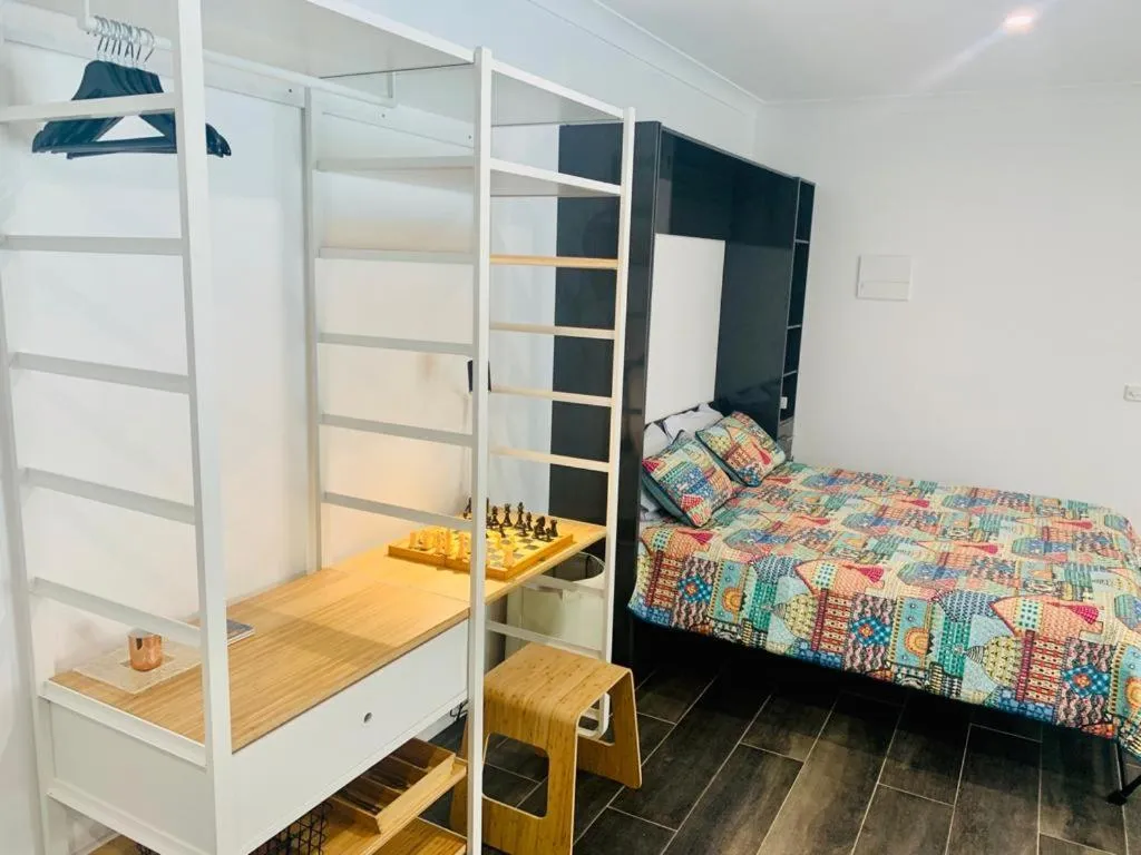 Bedroom, Bed in Mountain Valley