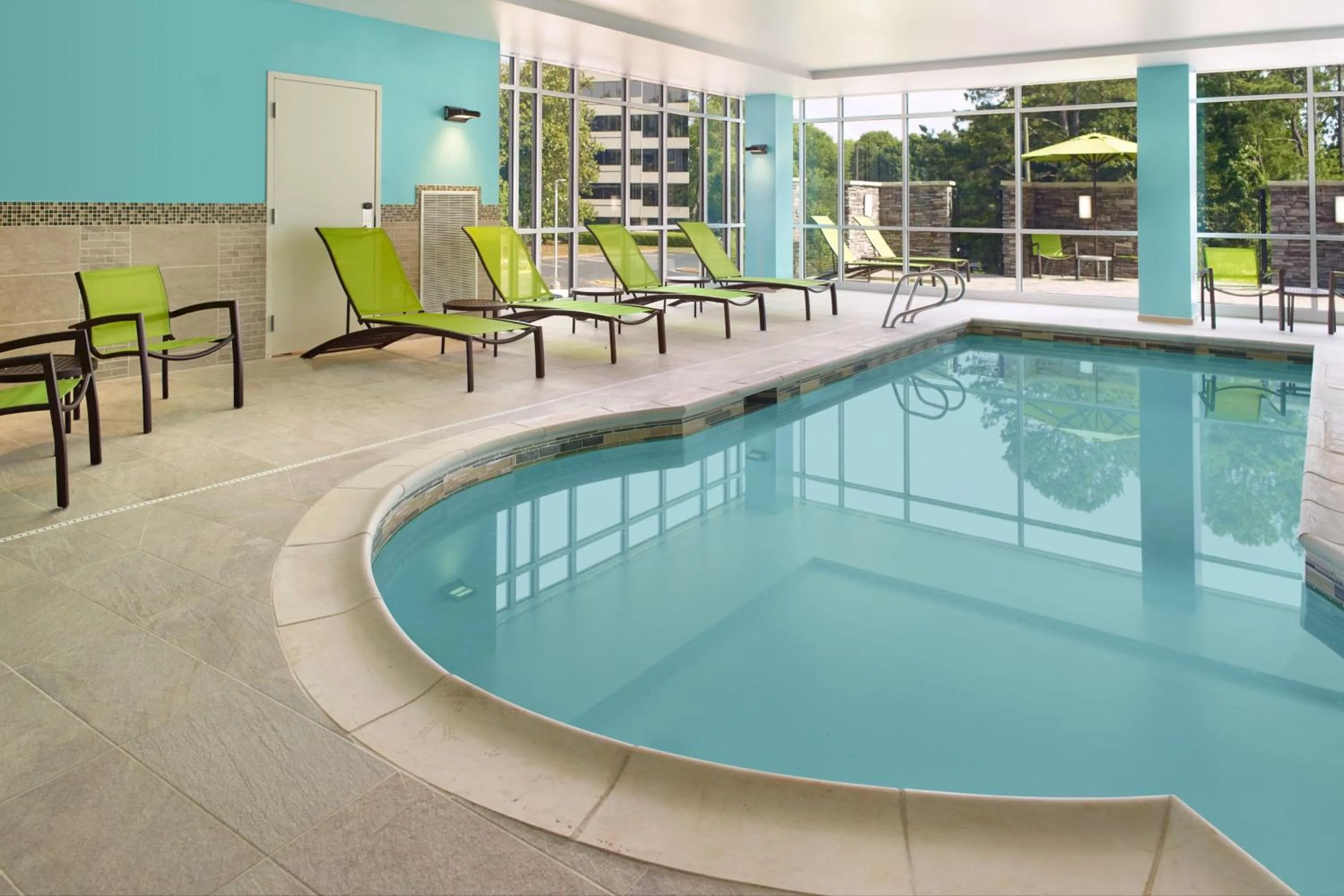 Swimming pool in SpringHill Suites by Marriott Atlanta Northwest