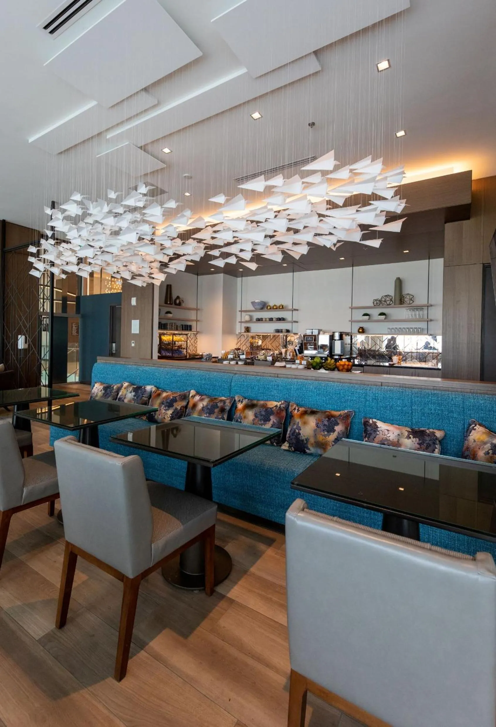 Communal lounge/ TV room in Marriott Fort Lauderdale Airport