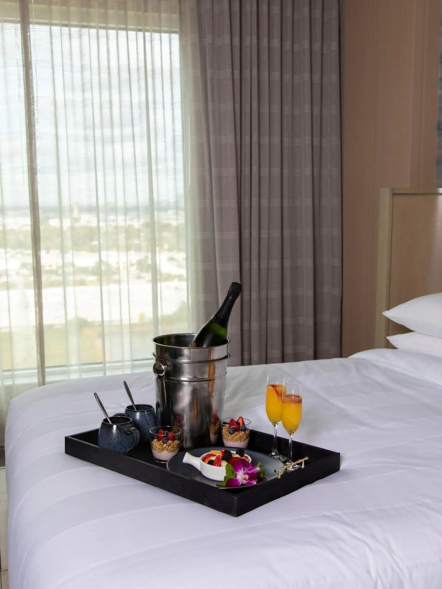 Breakfast, Bed in Marriott Fort Lauderdale Airport