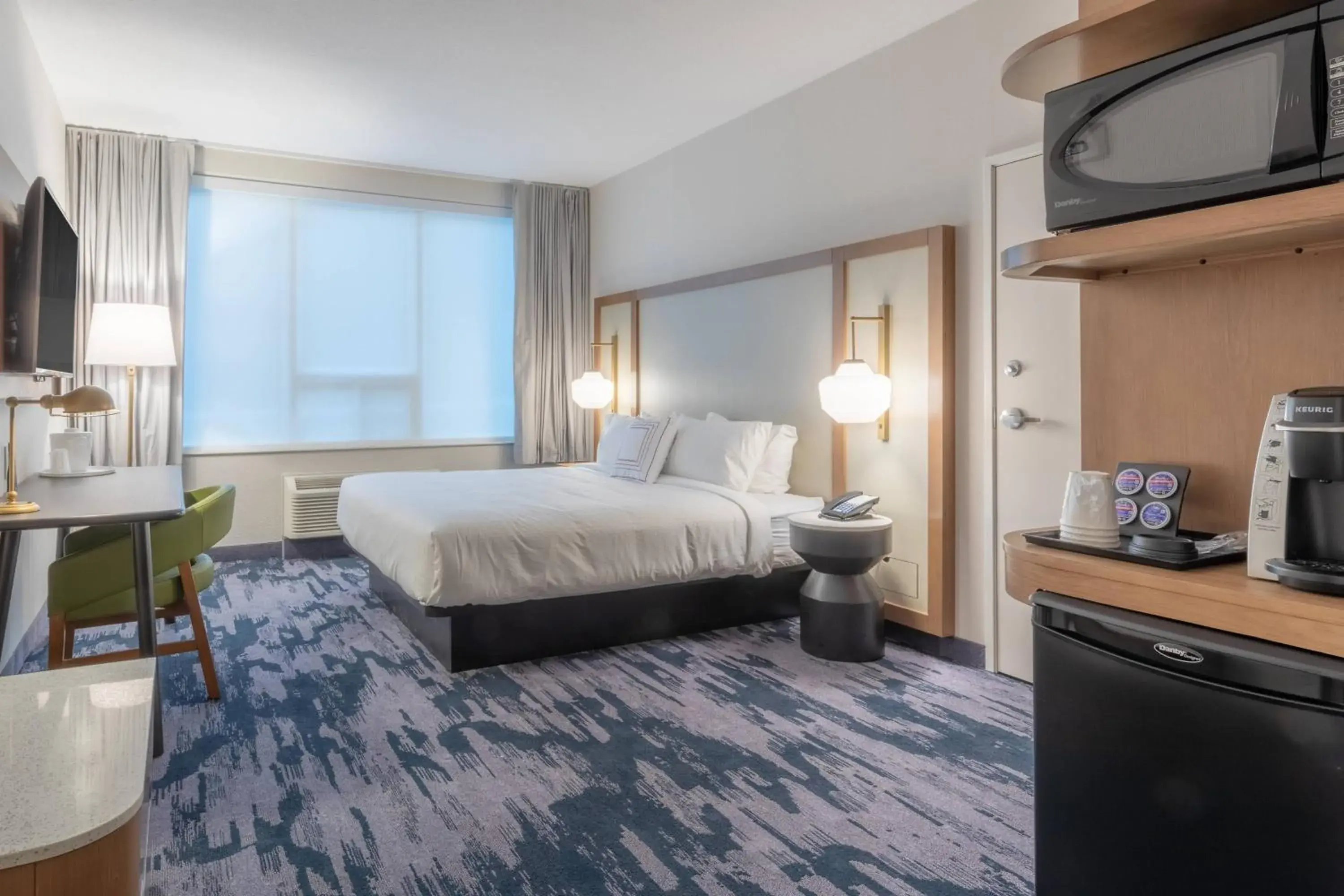 Guest room with 1 King, Mountain view in Fairfield by Marriott Inn & Suites Revelstoke Guest room with 1 King, Mountain view in Fairfield by Marriott Inn & Suites Revelstoke