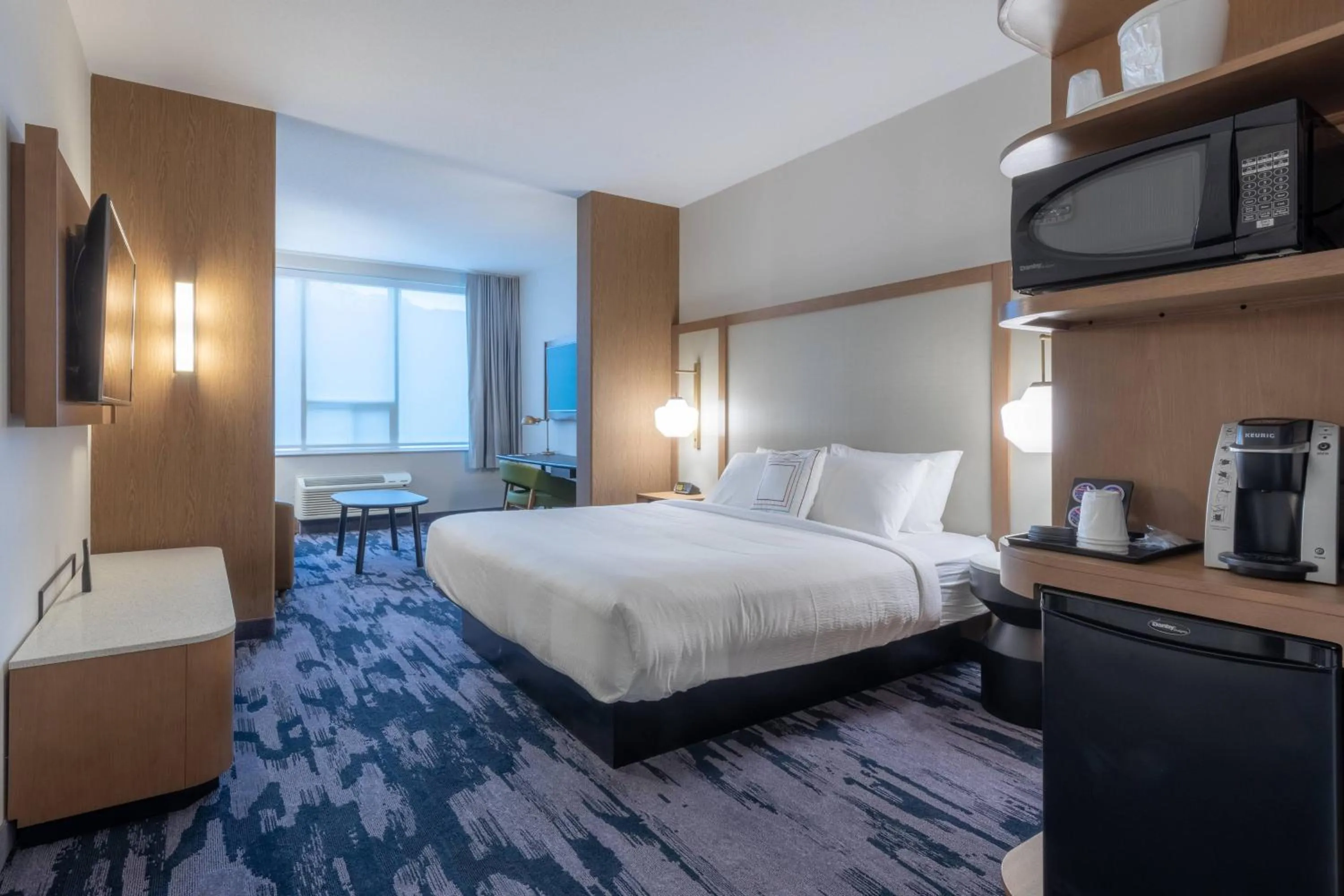 Photo of the whole room, Bed in Fairfield by Marriott Inn & Suites Revelstoke