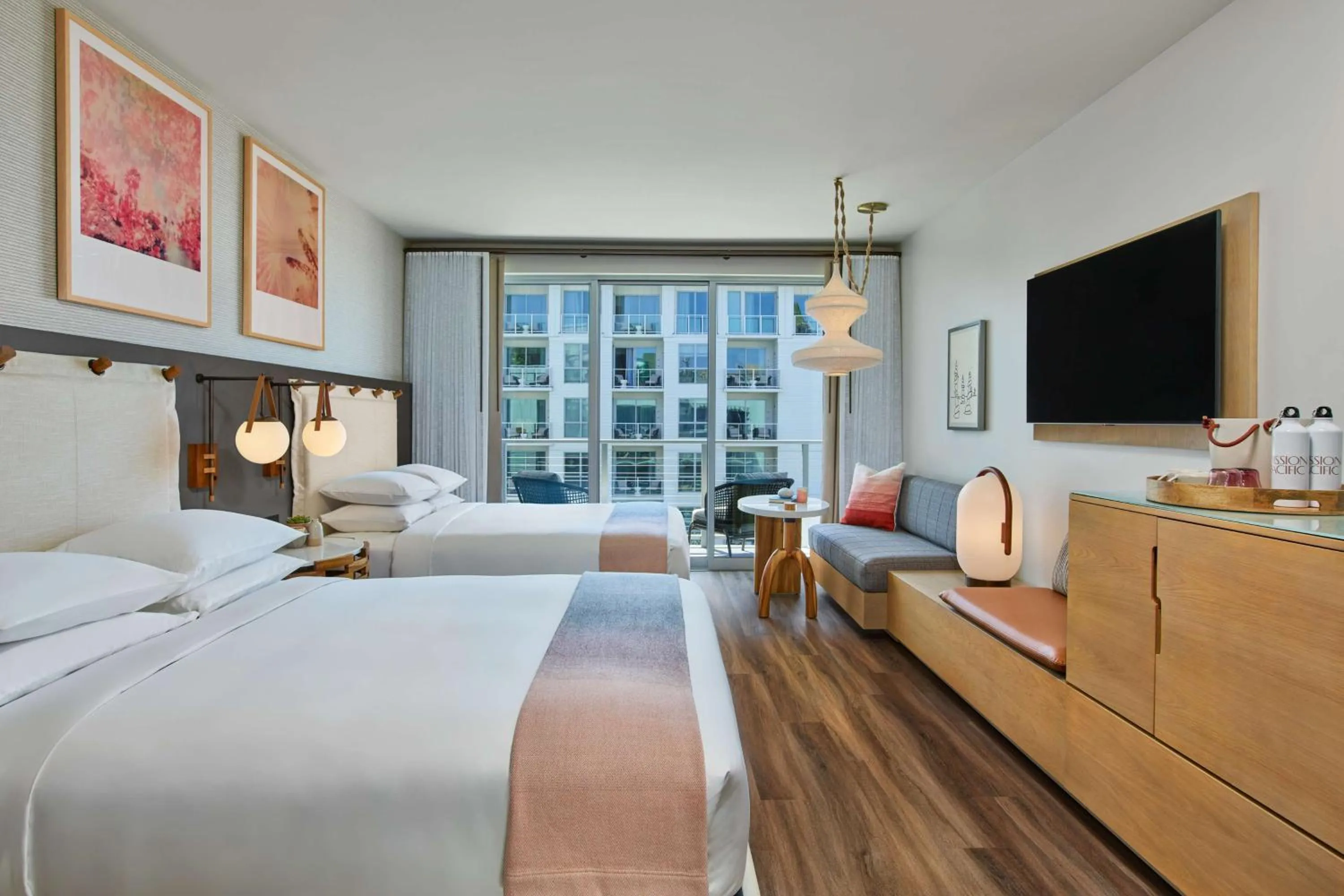 Bedroom, Bed in Mission Pacific Beach Resort, part of JdV by Hyatt