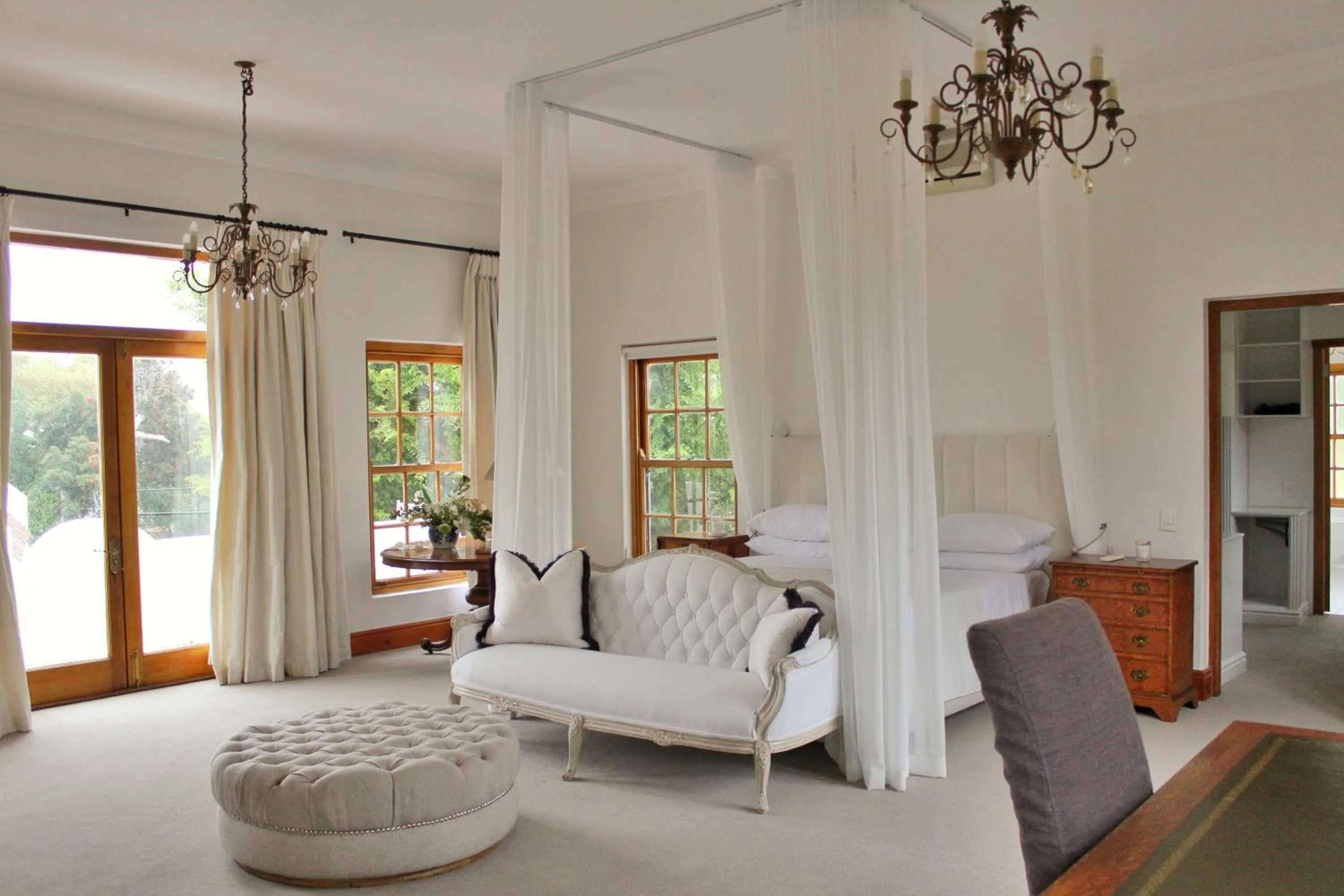 TV and multimedia in Avontuur Manor House and Wine Estate