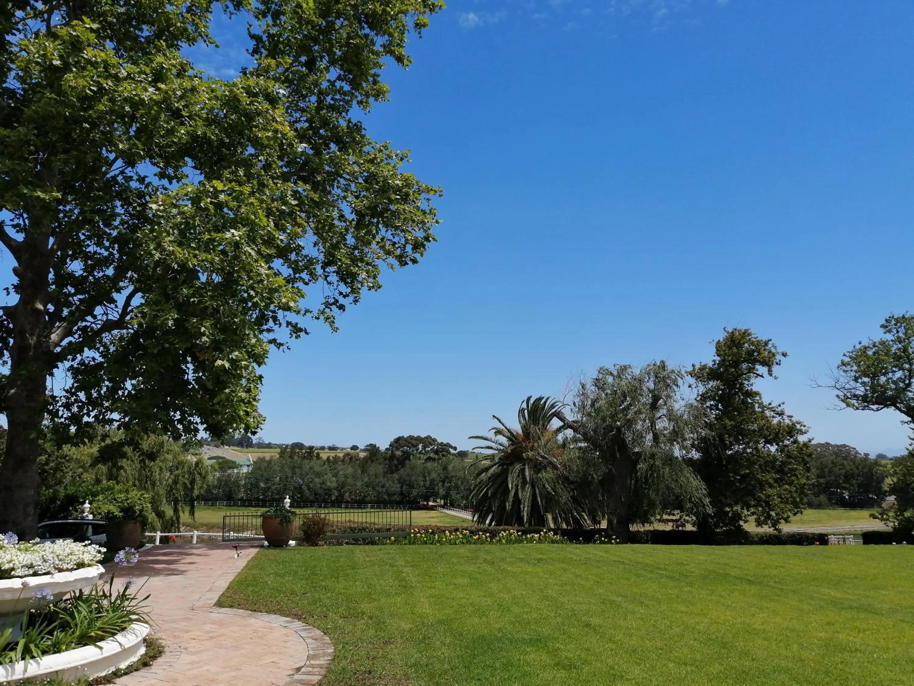 Garden view in Avontuur Manor House and Wine Estate
