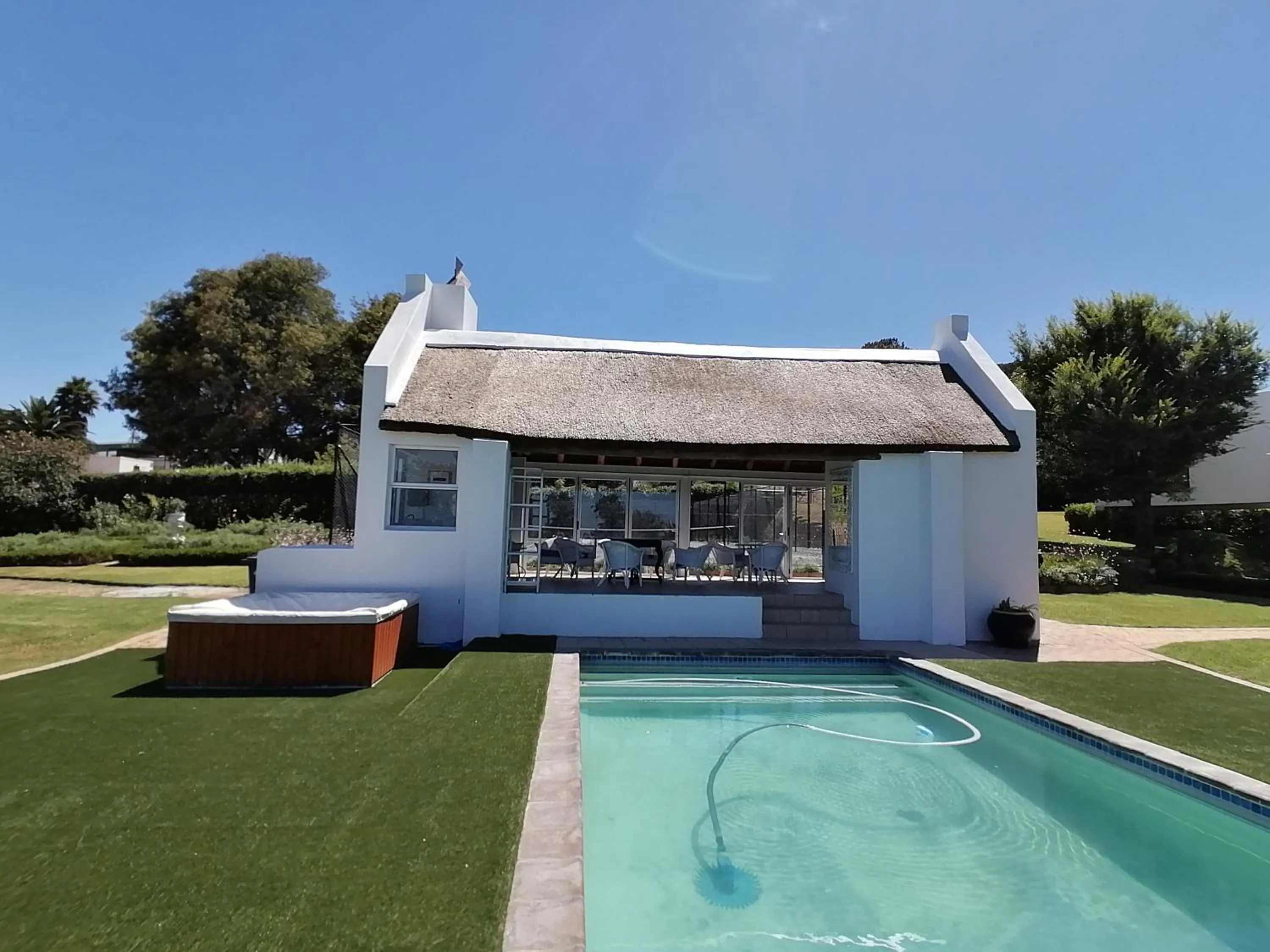 Hot Tub in Avontuur Manor House and Wine Estate