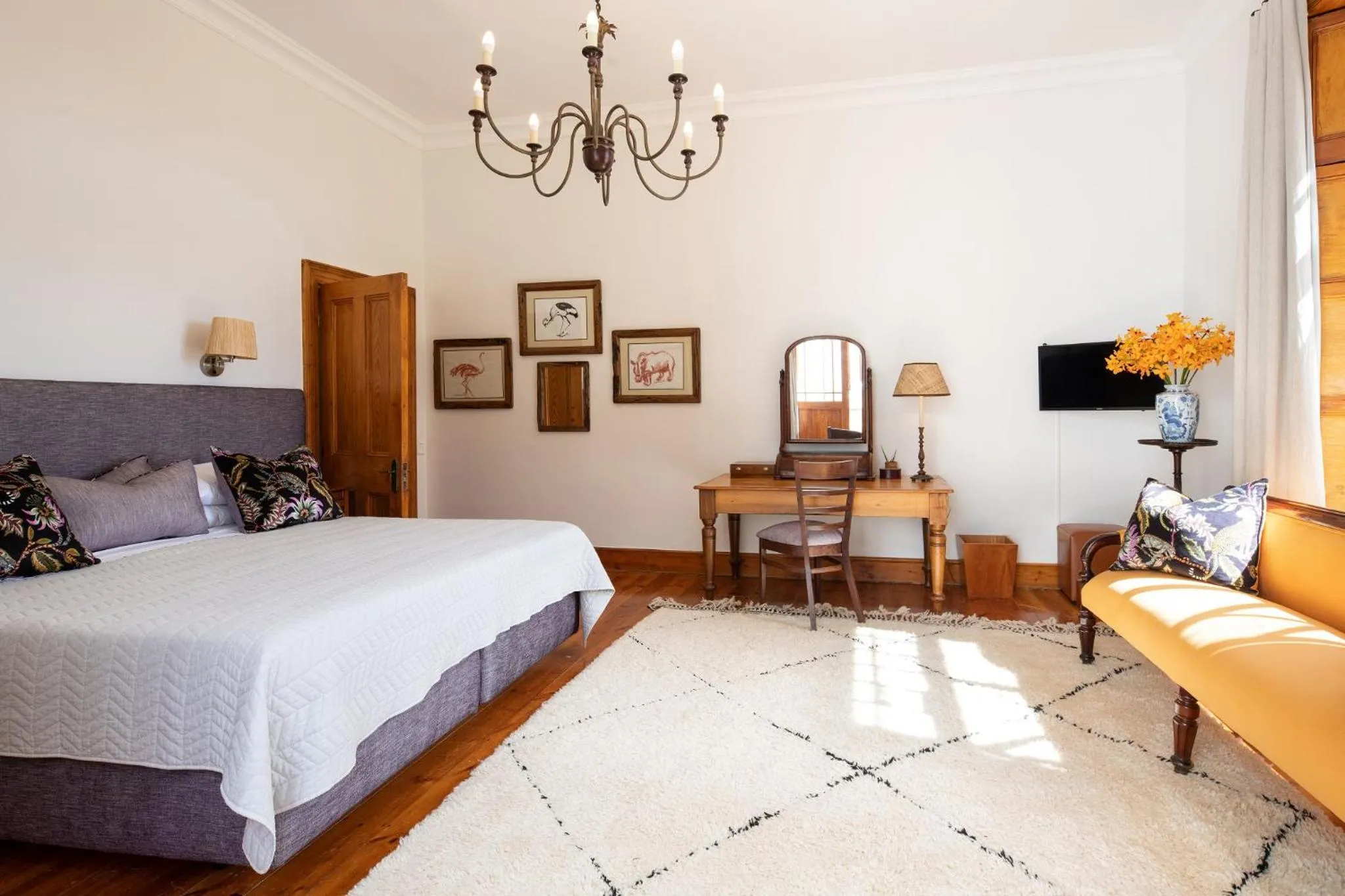 Bed in Avontuur Manor House and Wine Estate
