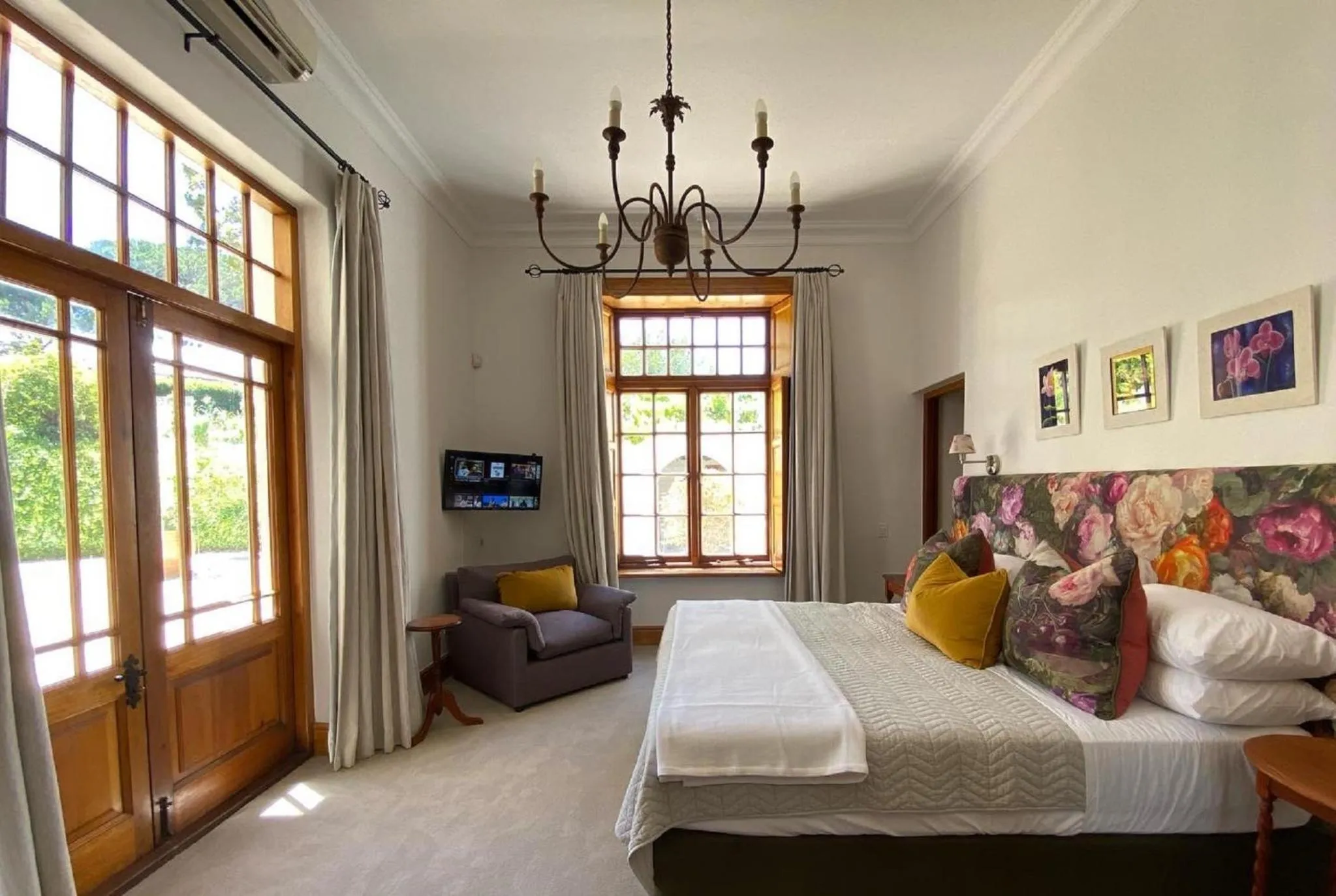 View (from property/room), Bed in Avontuur Manor House and Wine Estate