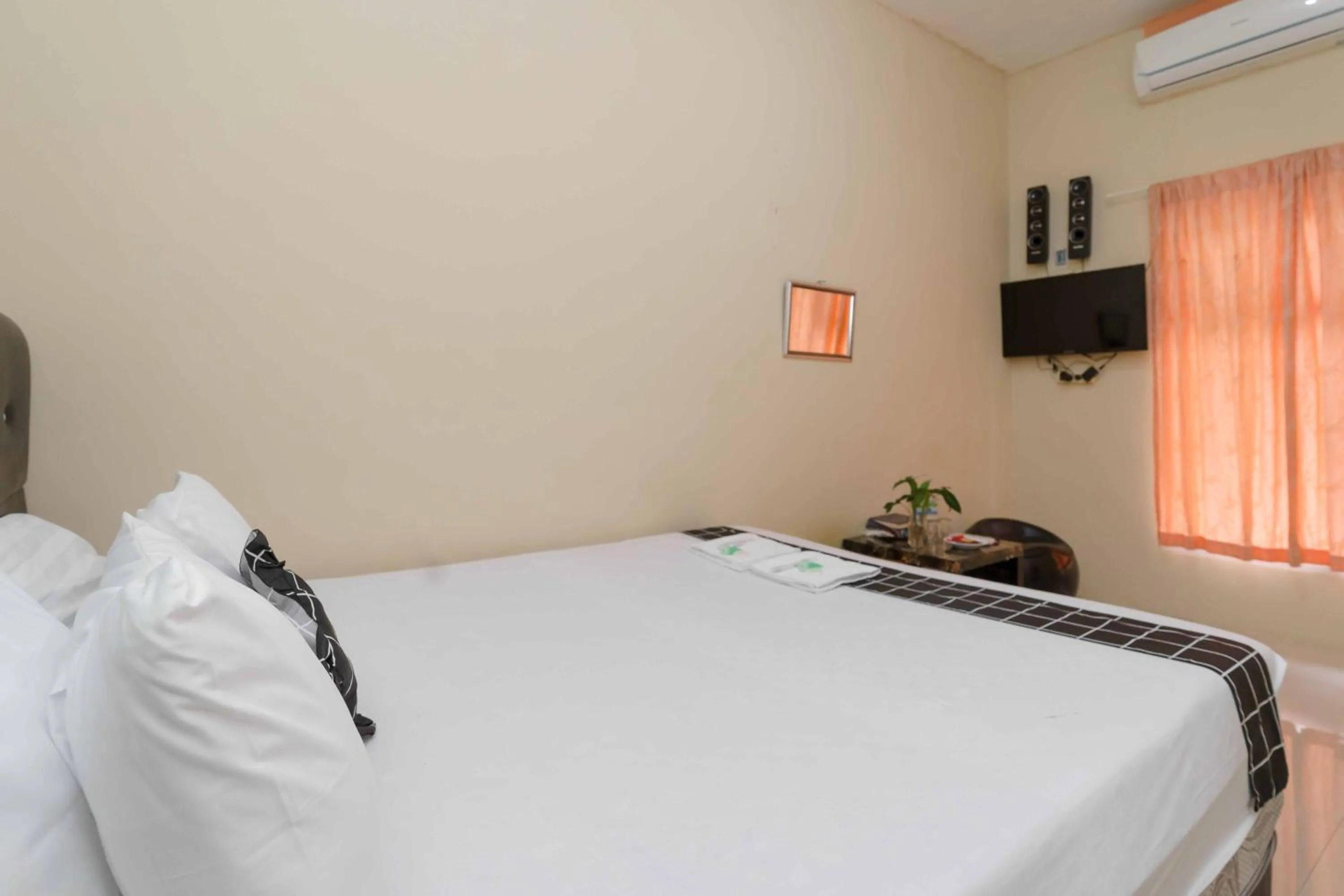 Bed in Madinah House Syariah Mitra RedDoorz