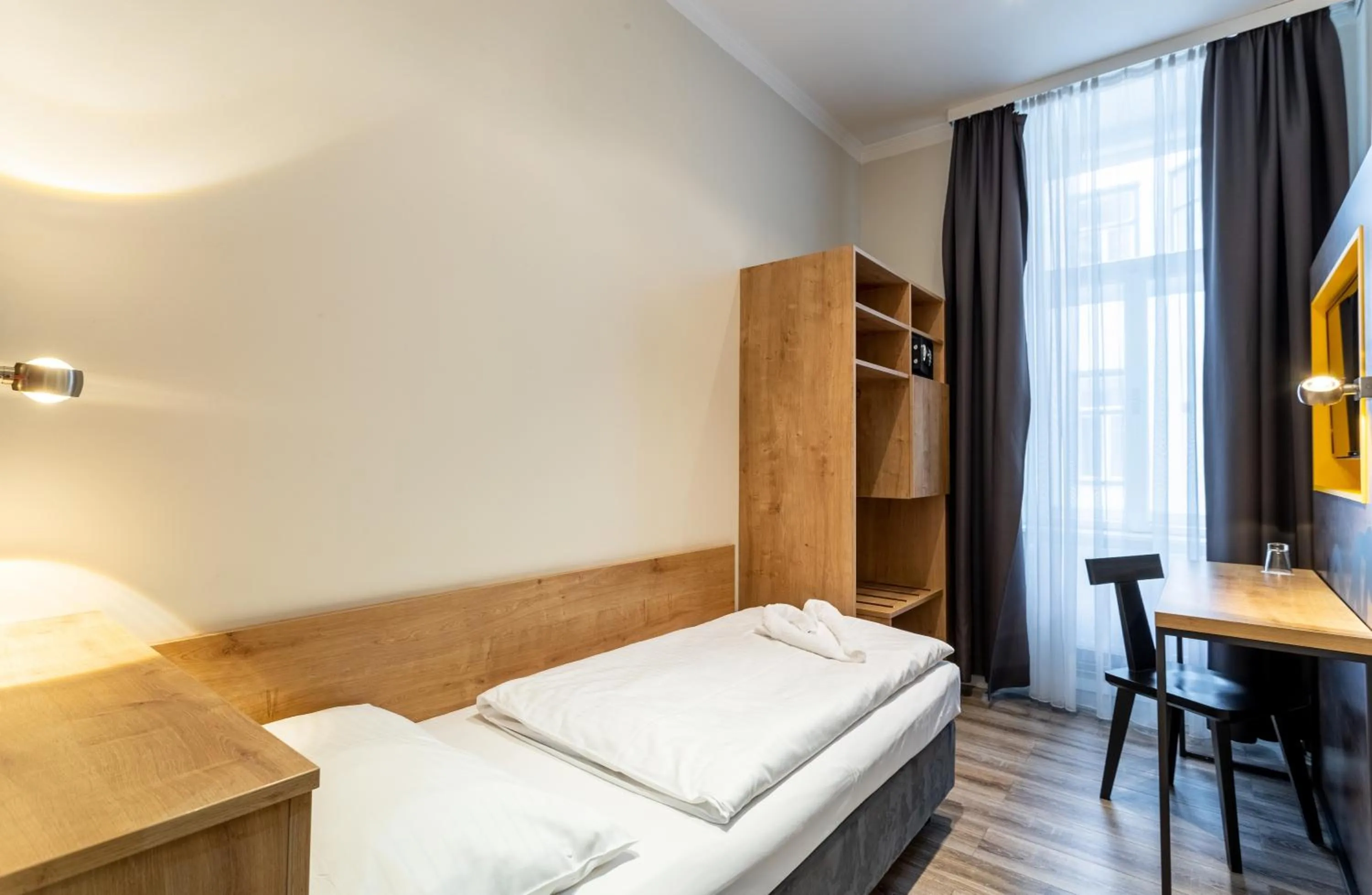 Photo of the whole room, Bed in Hotel Westbahn