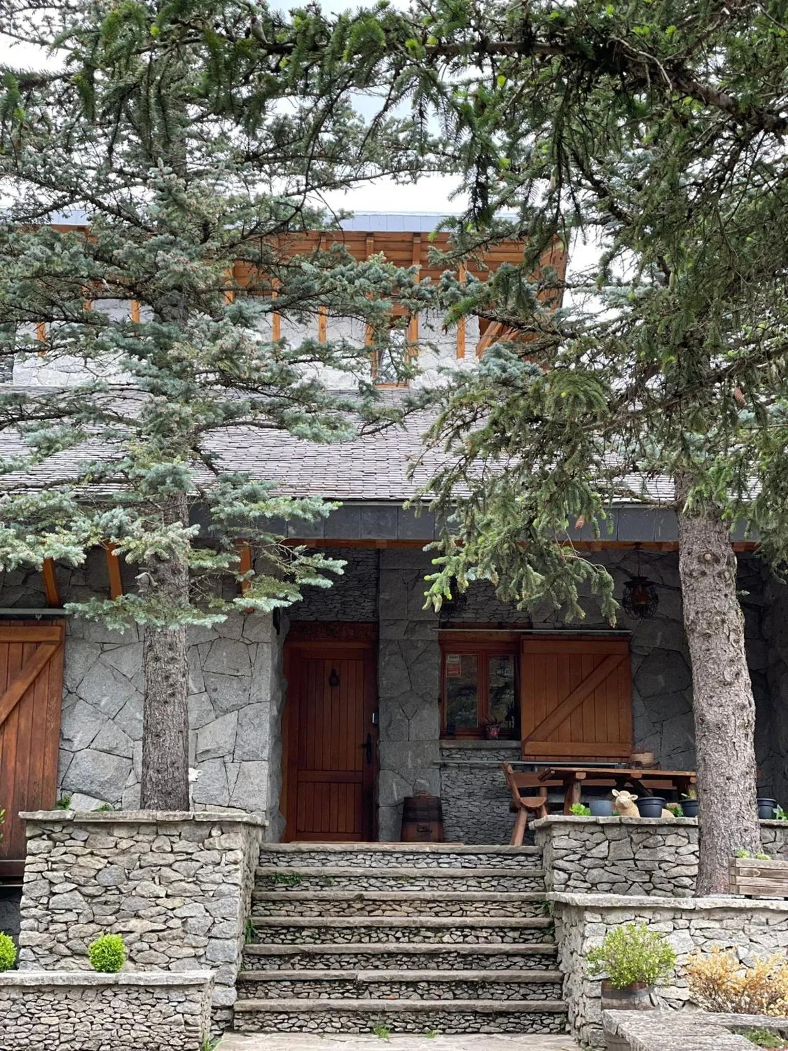 Facade/entrance in Hotel Vallibierna