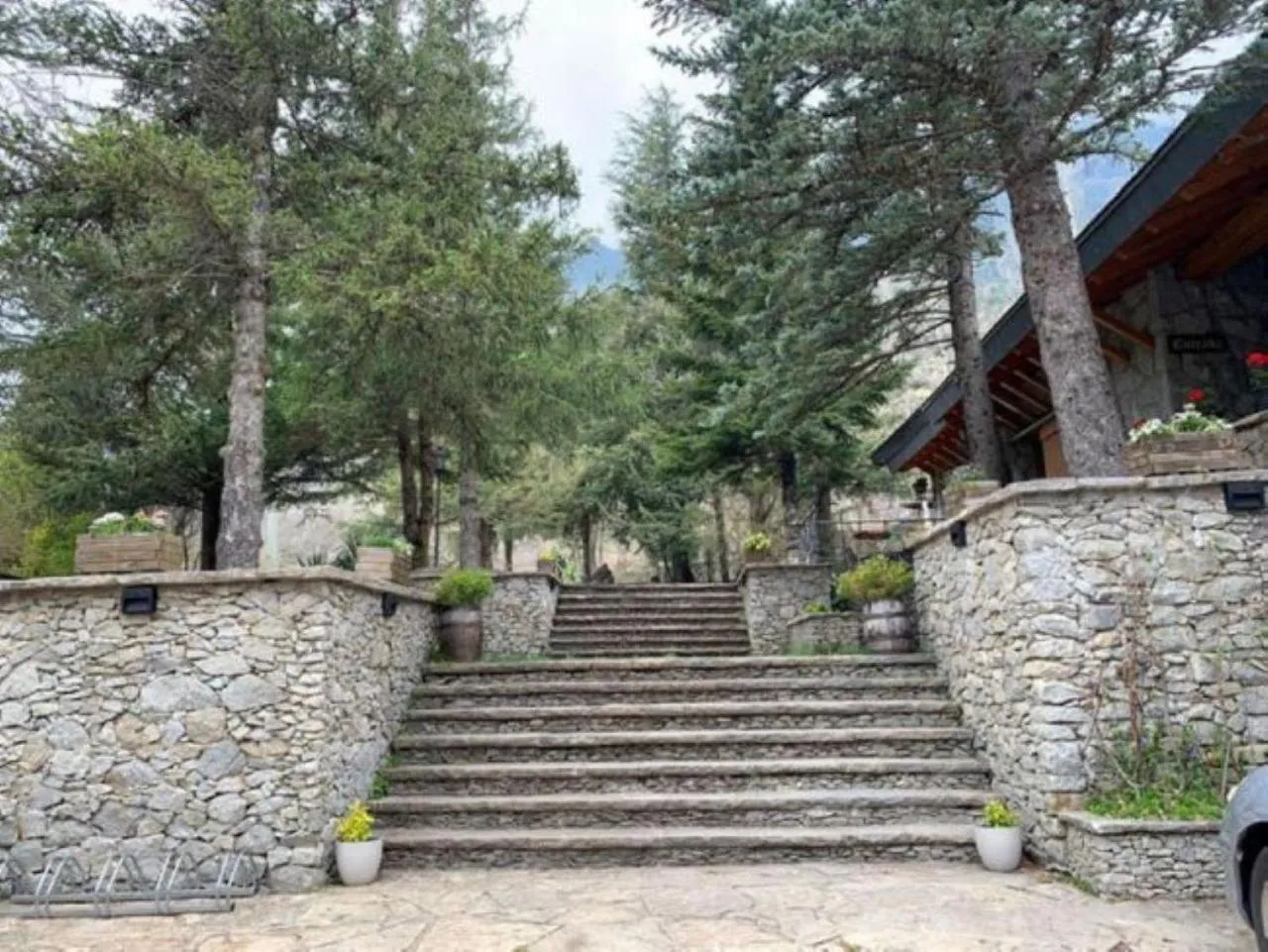 Facade/entrance in Hotel Vallibierna