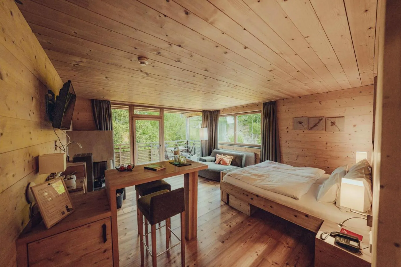 Bed in Holzhotel Forsthofalm