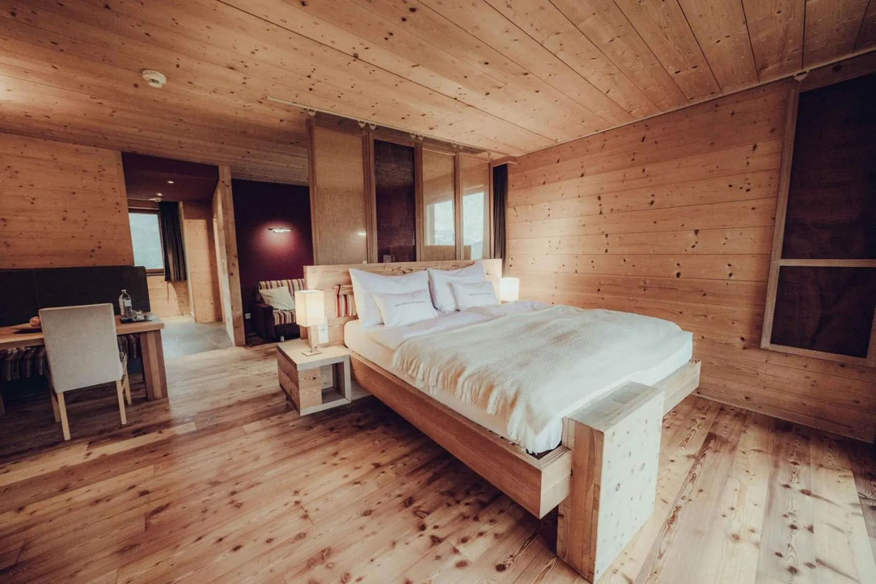 Bed in Holzhotel Forsthofalm