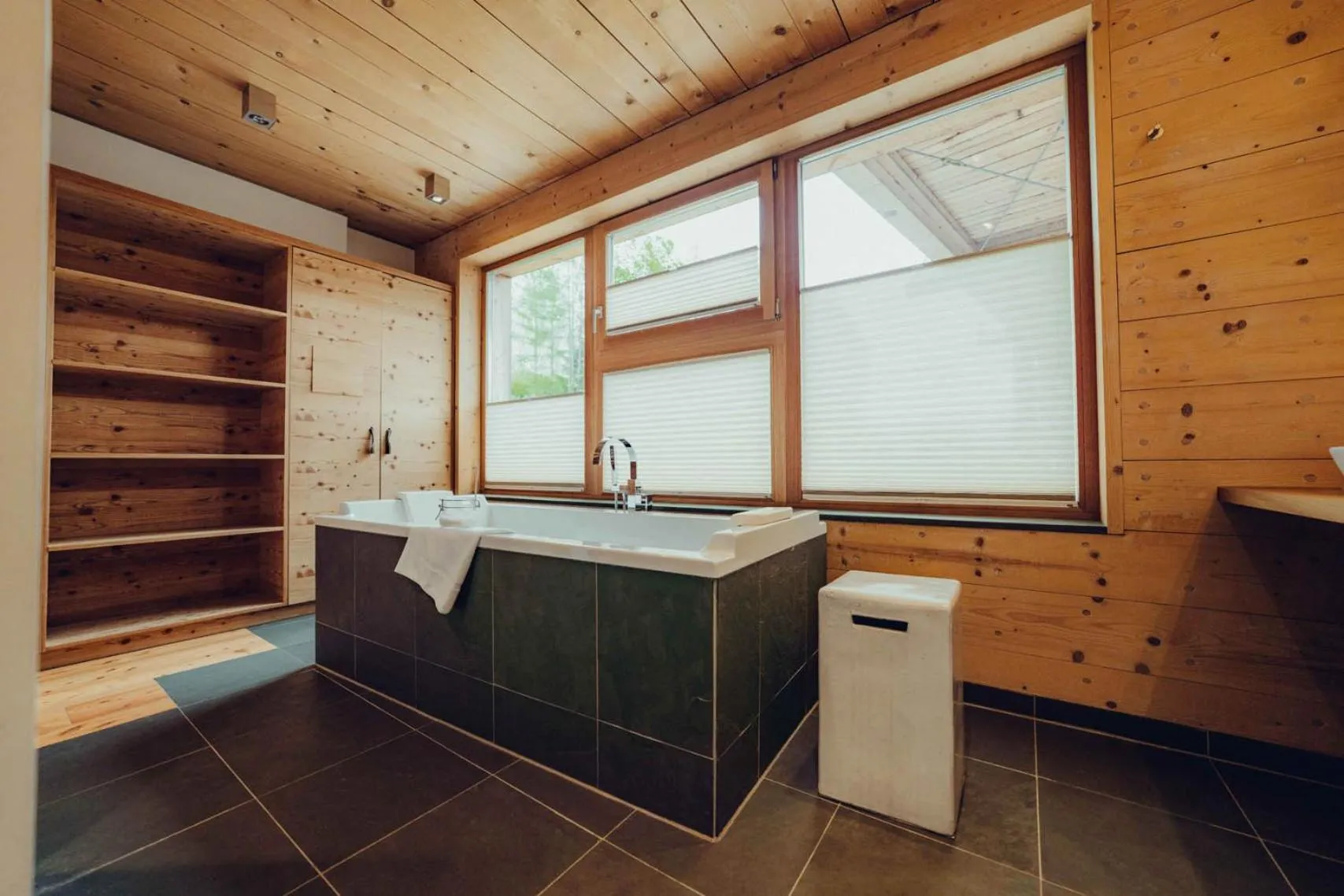 Bathroom in Holzhotel Forsthofalm