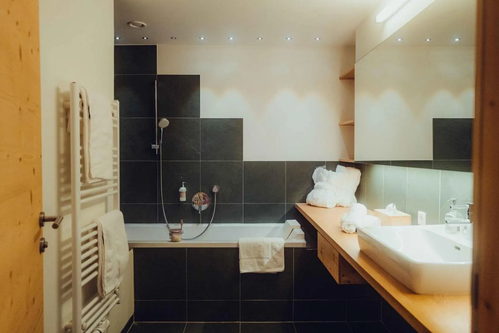 Bathroom in Holzhotel Forsthofalm