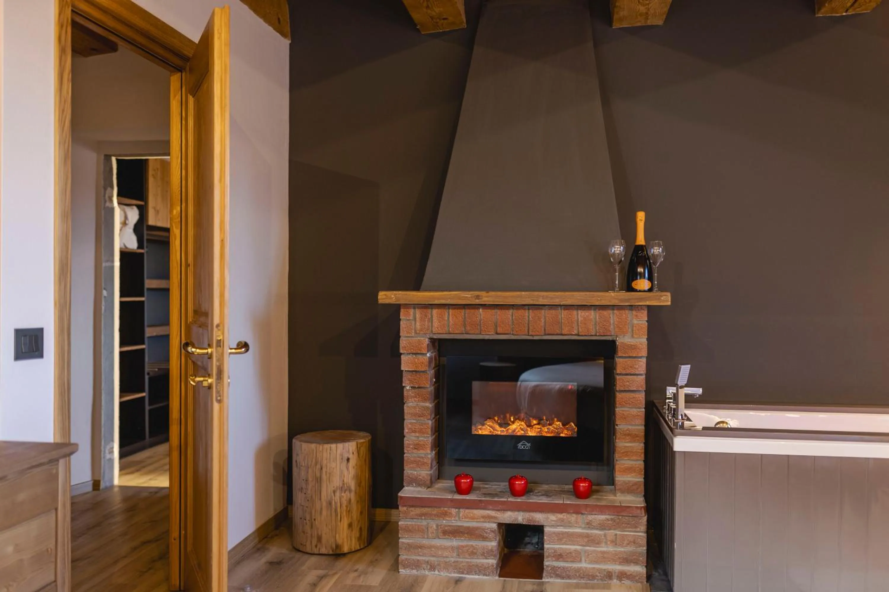 flat iron in Granduca Mountain Wellness Apartments Campigna