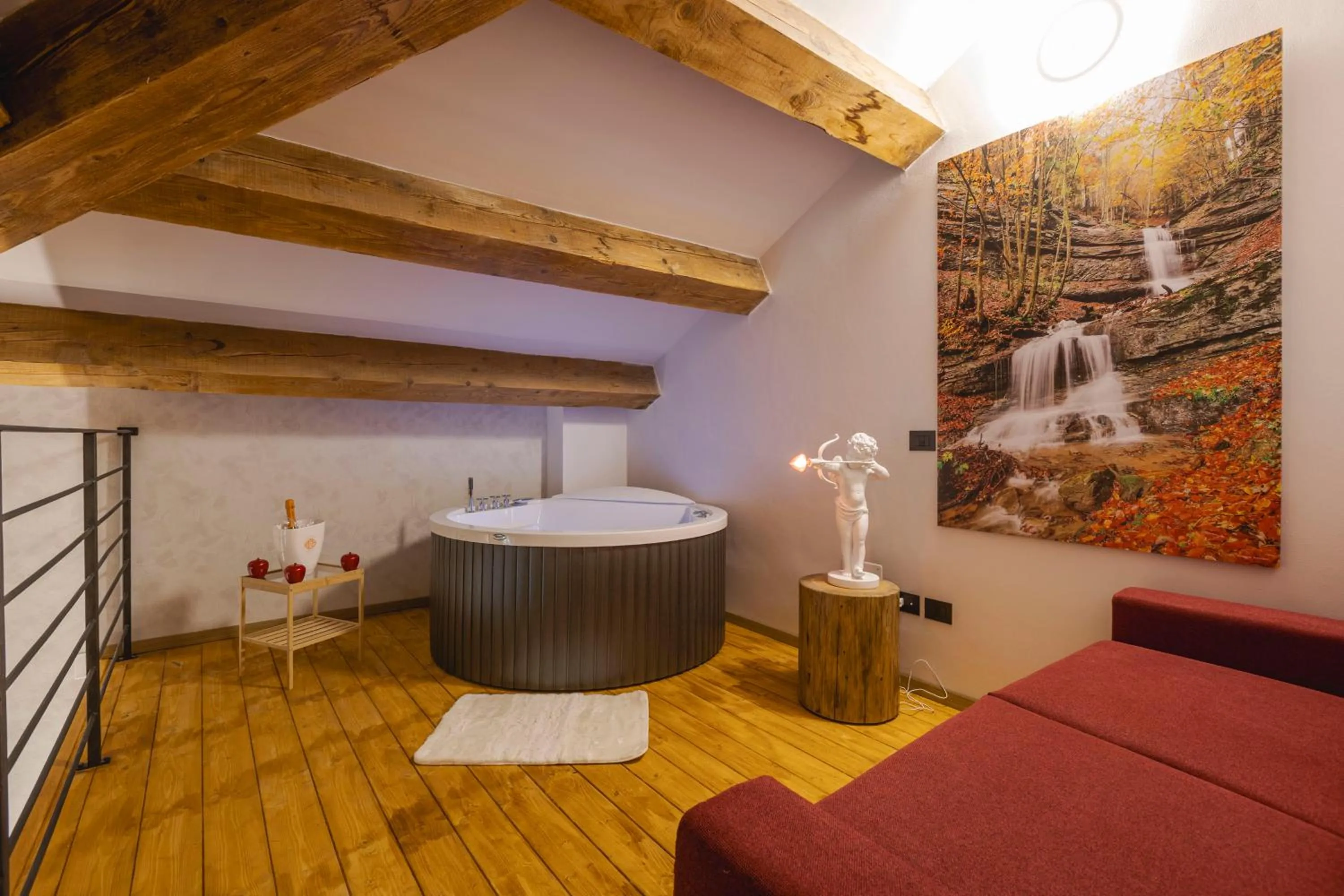Hot Tub, Bed in Granduca Mountain Wellness Apartments Campigna