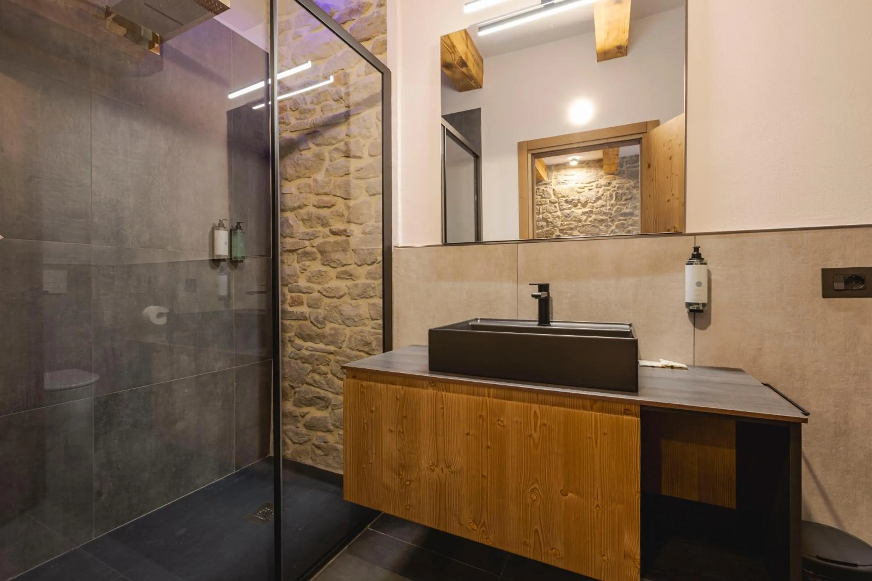 Shower in Granduca Mountain Wellness Apartments Campigna